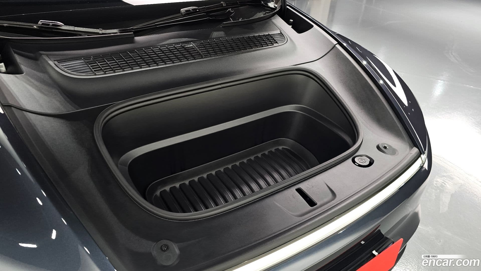 Main__Slider__Photo:Model Y Tesla 2025.11-5