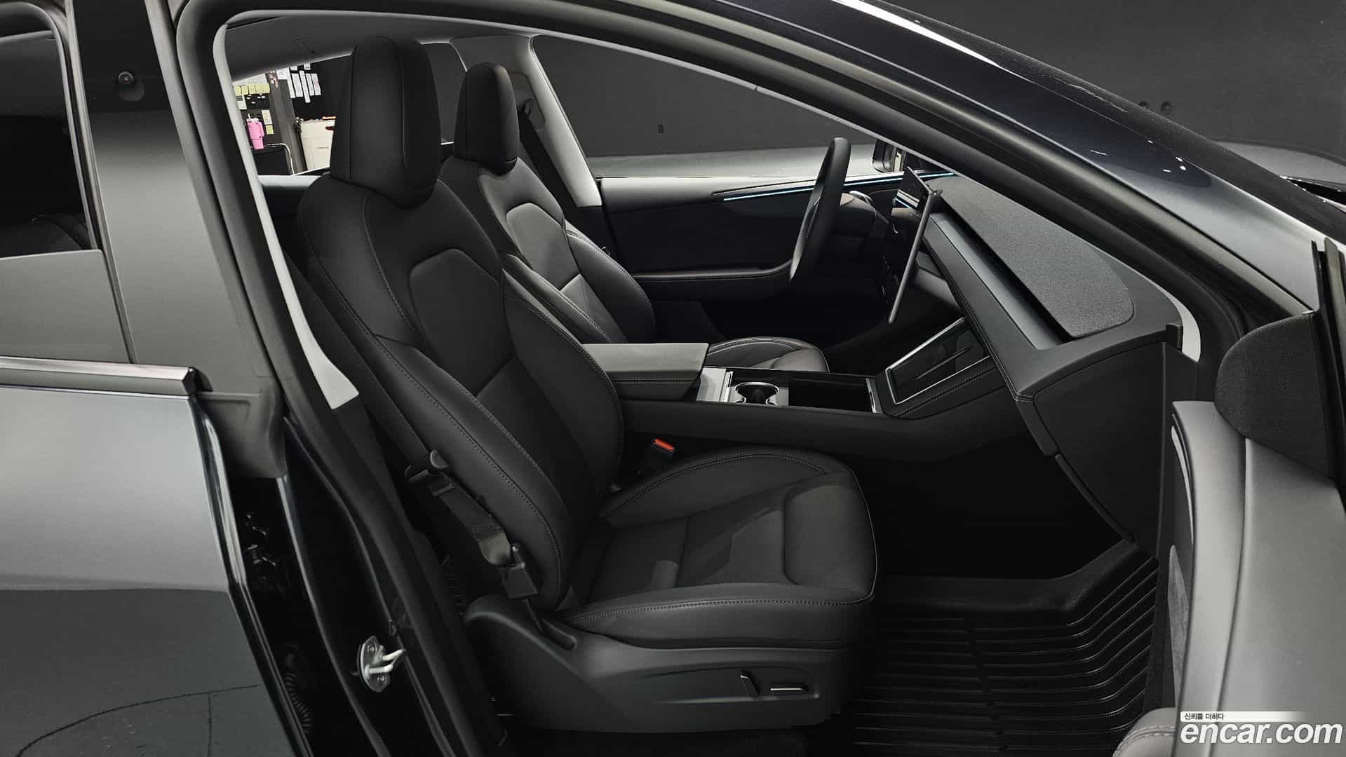 Model Y Tesla 2025.11-INNER-010