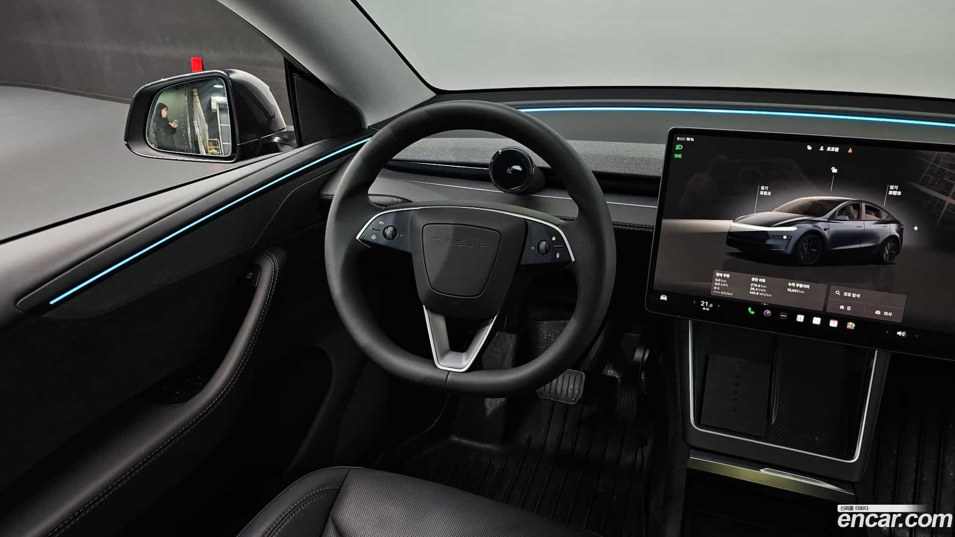 Model Y Tesla 2025.11-OPTION-017