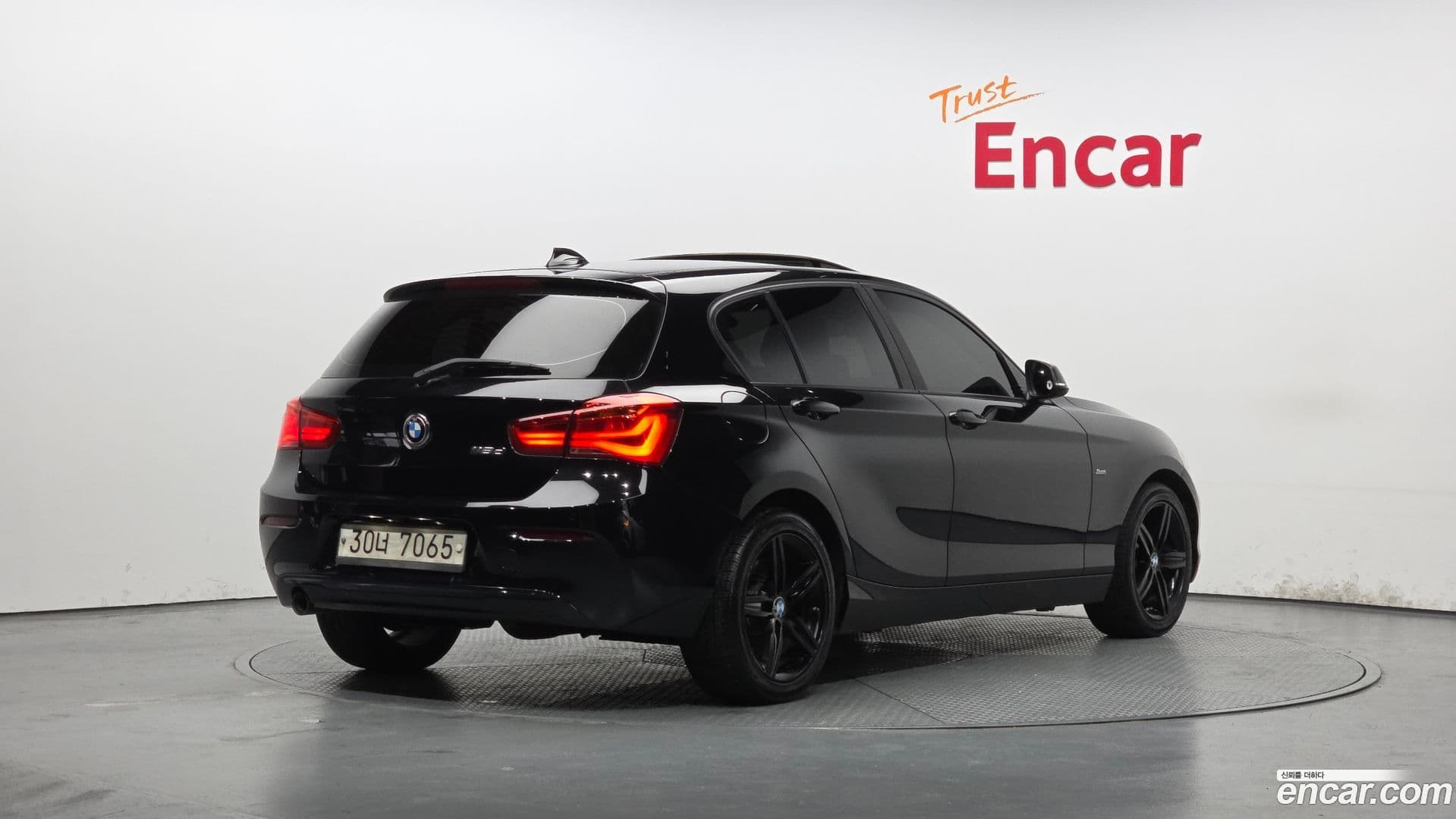 Main__Slider__Photo:1-Series BMW 2017.4-1