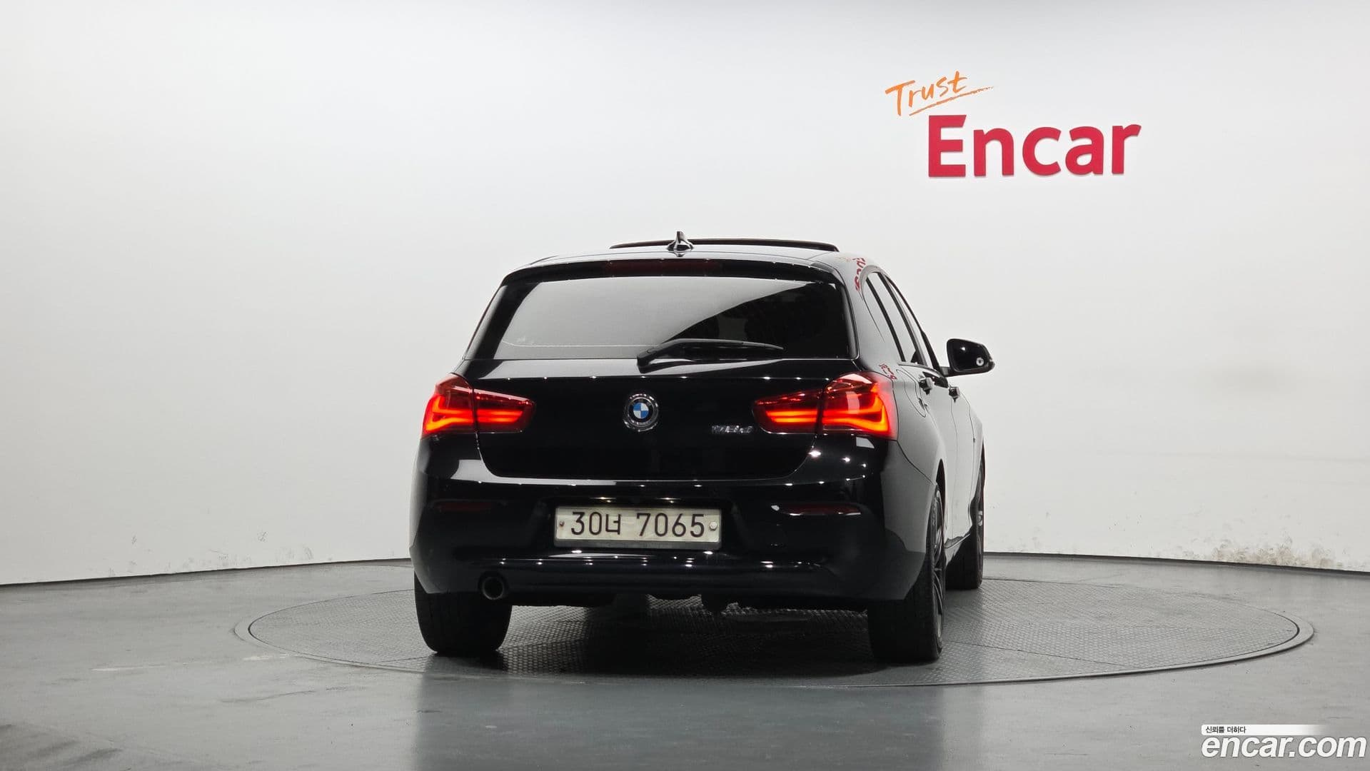 Main__Slider__Photo:1-Series BMW 2017.4-3