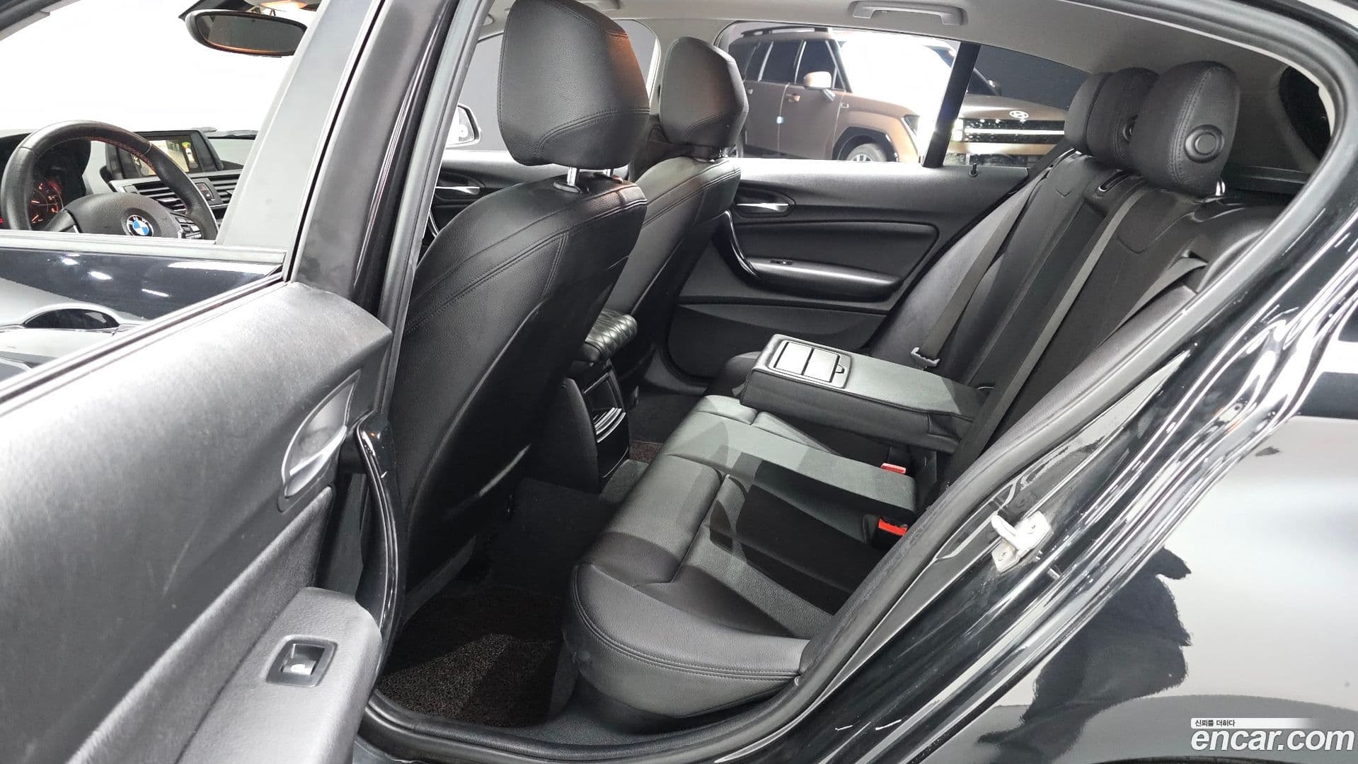 Main__Slider__Photo:1-Series BMW 2017.4-11