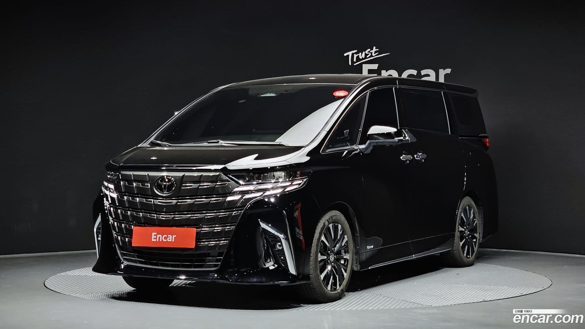 Main__Slider__Photo:Alphard Toyota 2025.2-0