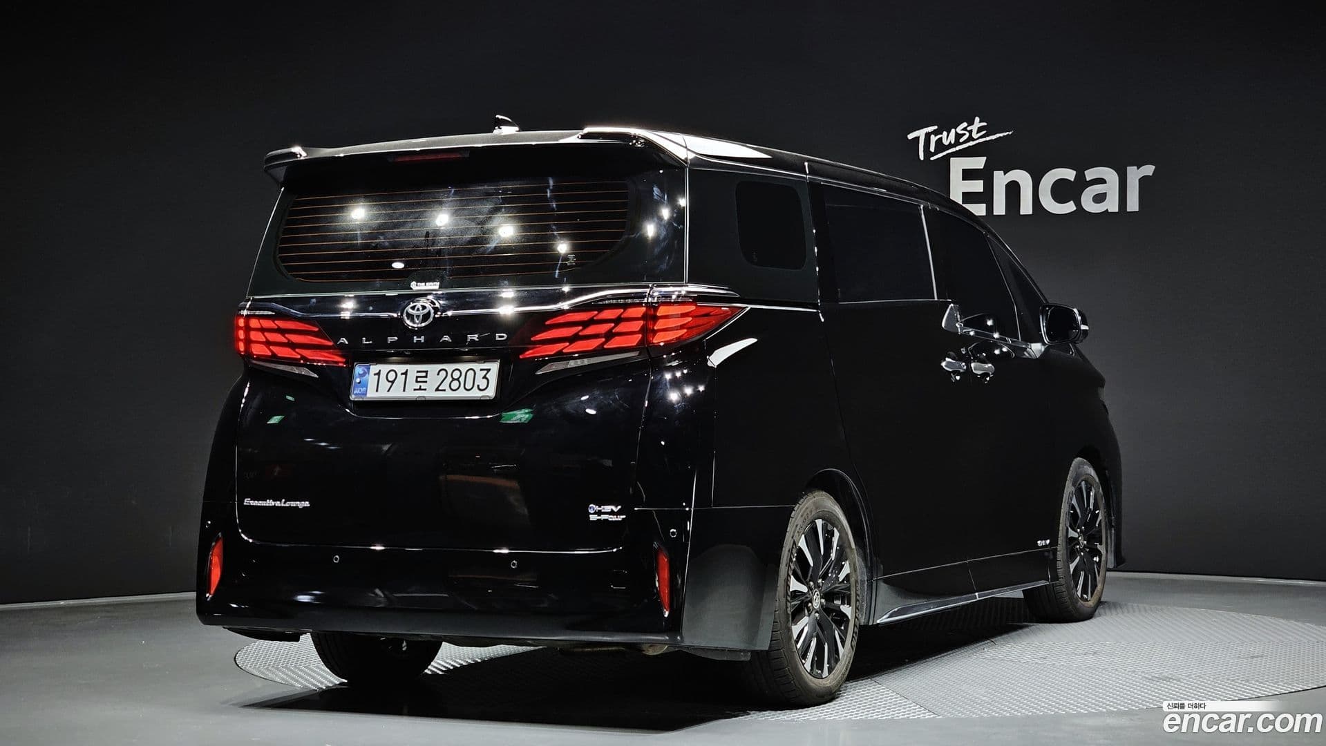 Main__Slider__Photo:Alphard Toyota 2025.2-1