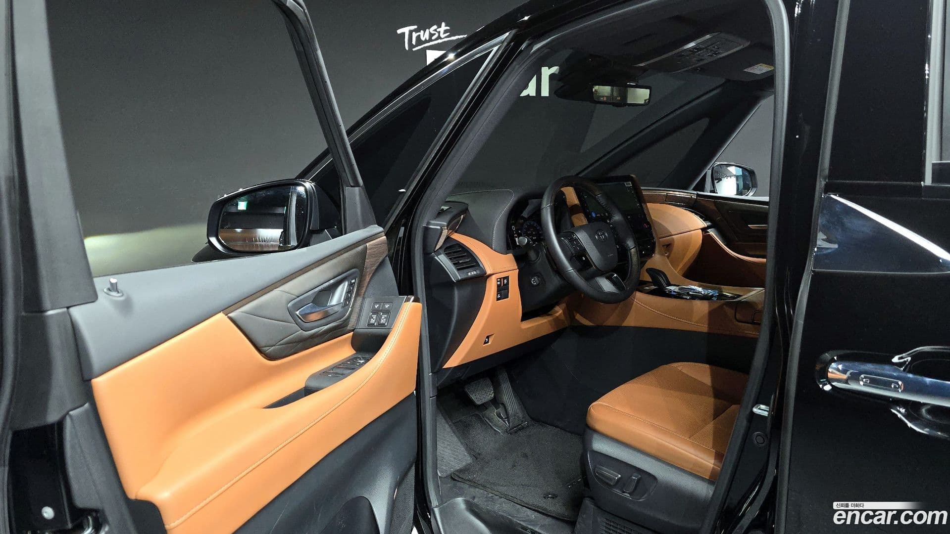 Main__Slider__Photo:Alphard Toyota 2025.2-9