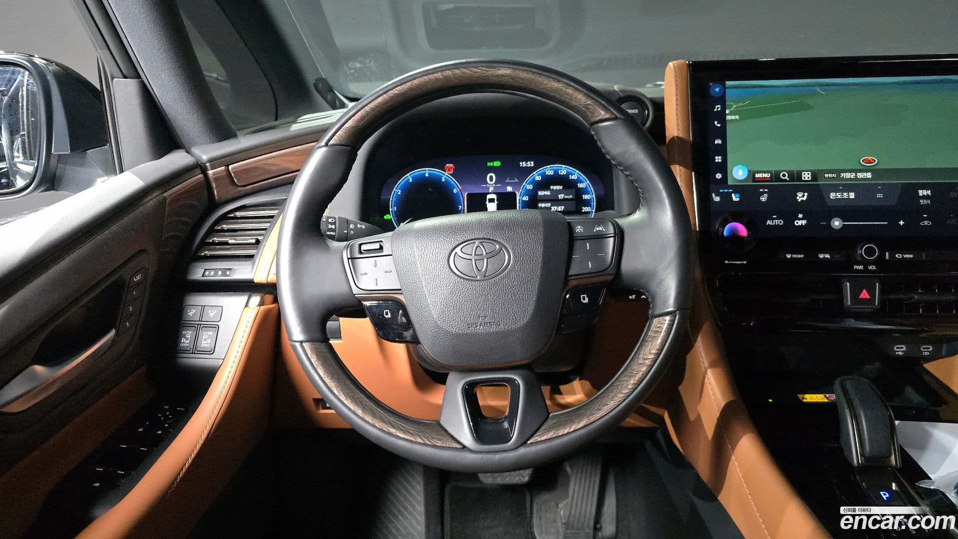 Main__Slider__Photo:Alphard Toyota 2025.2-12