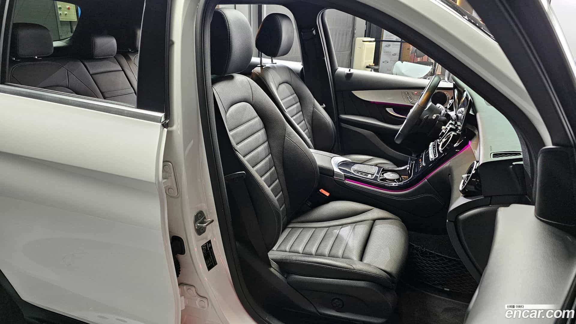 GLC-Class Mercedes-Benz 2020.2-OPTION-016