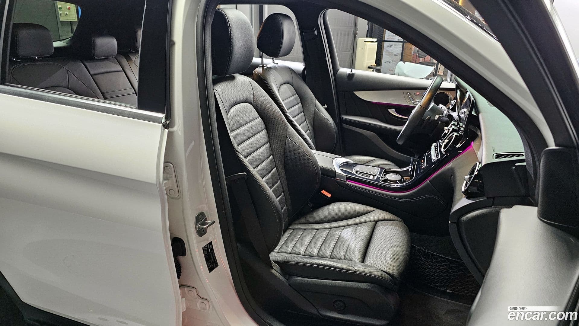 Main__Slider__Photo:GLC-Class Mercedes-Benz 2020.2-11