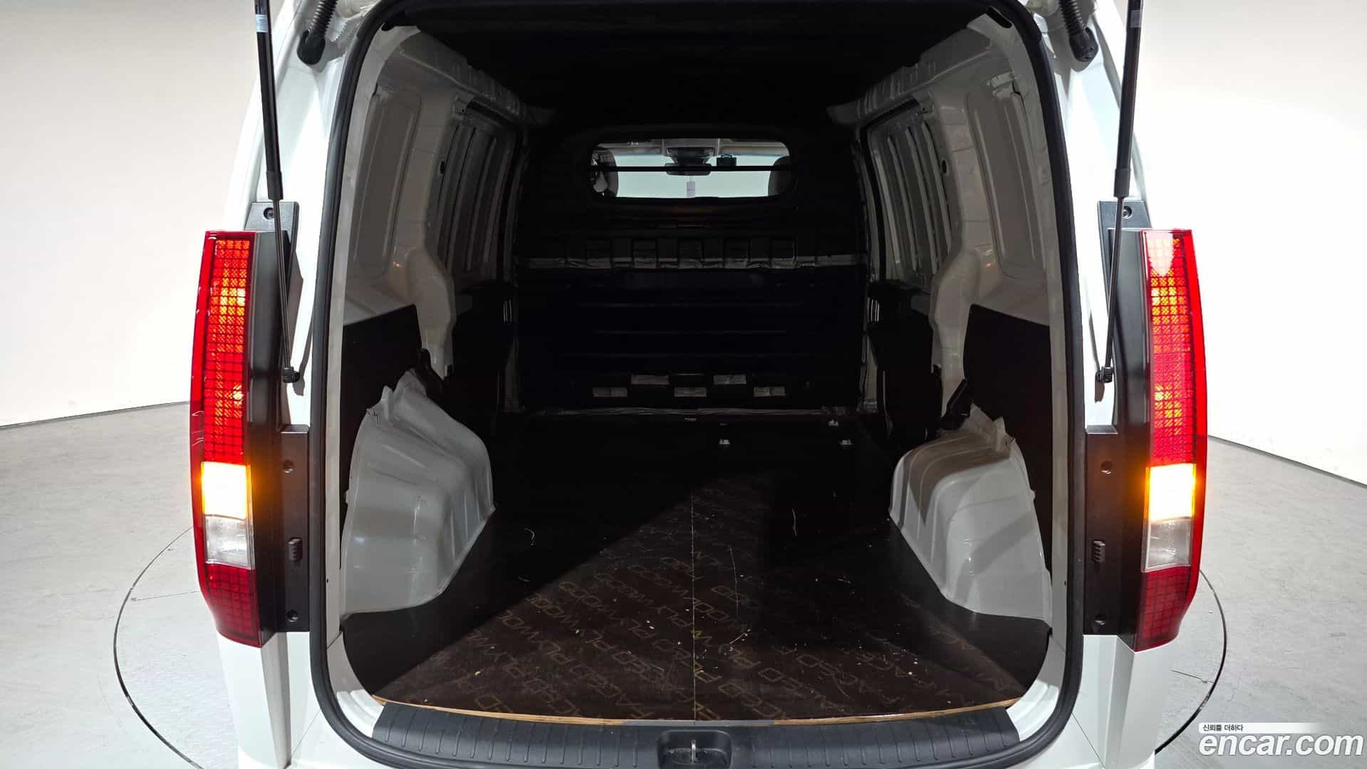 Staria Hyundai 2025.0-OPTION-024