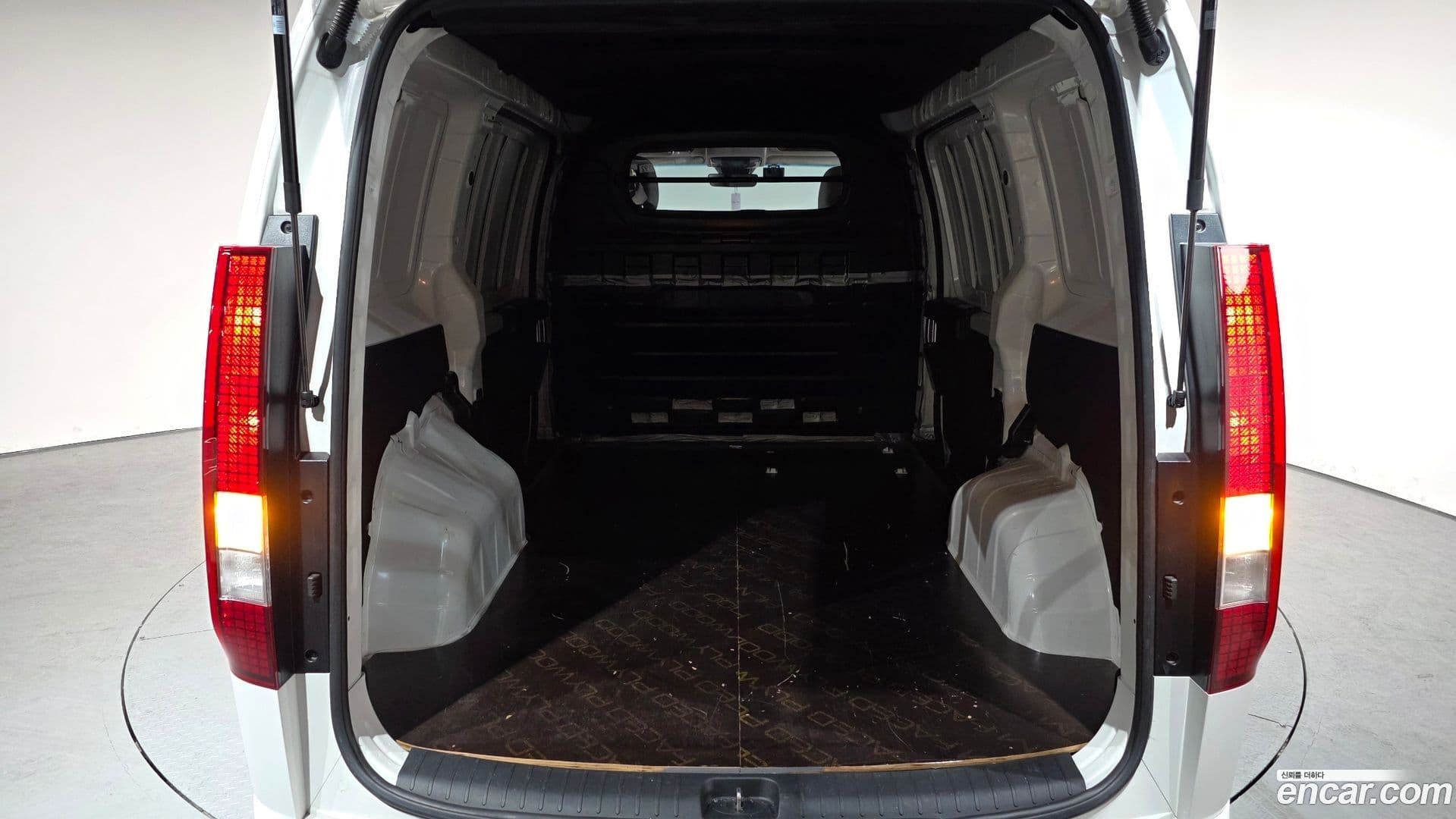 Main__Slider__Photo:Staria Hyundai 2025.0-20