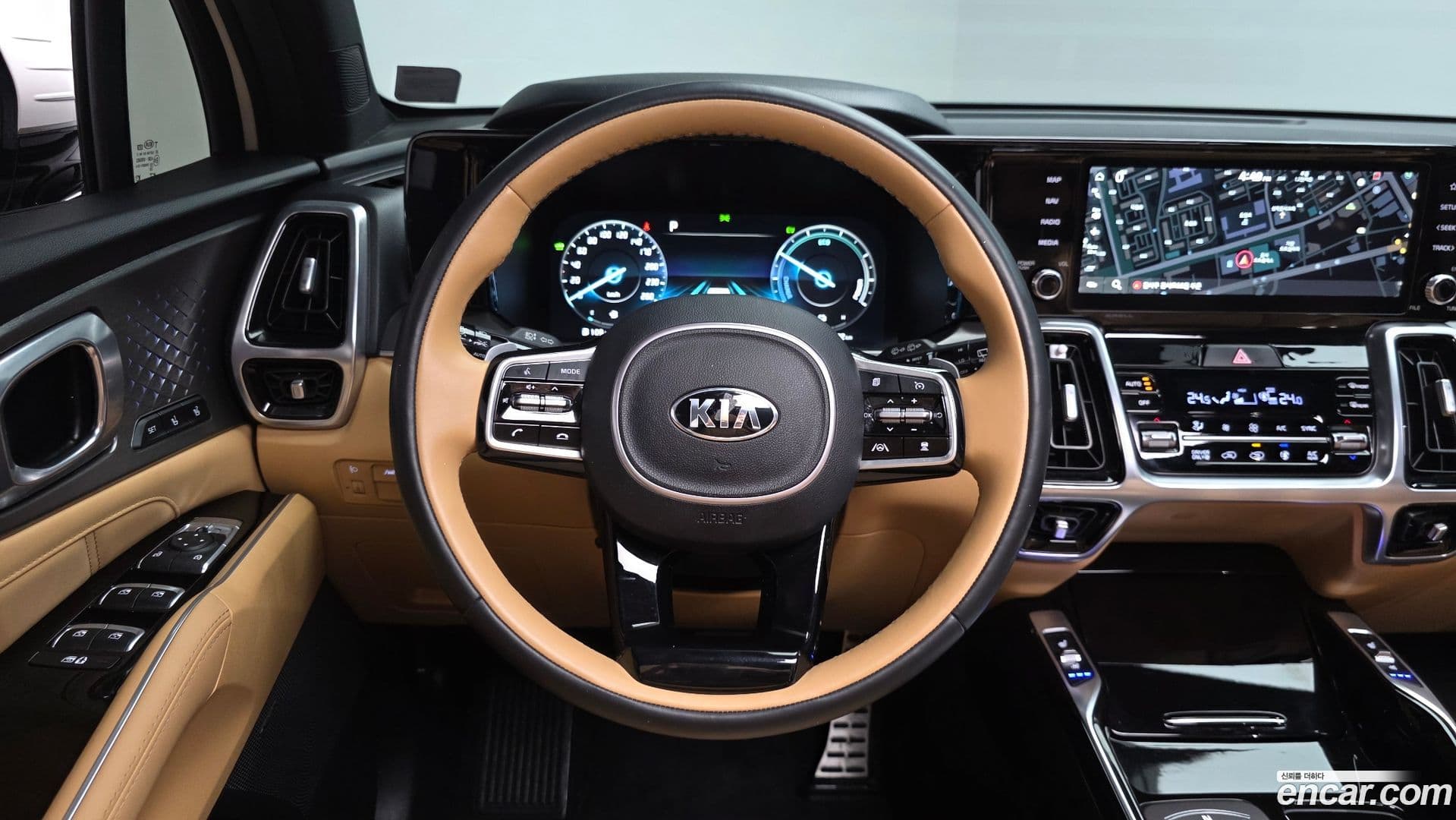 Main__Slider__Photo:Sorento Kia 2021.0-12