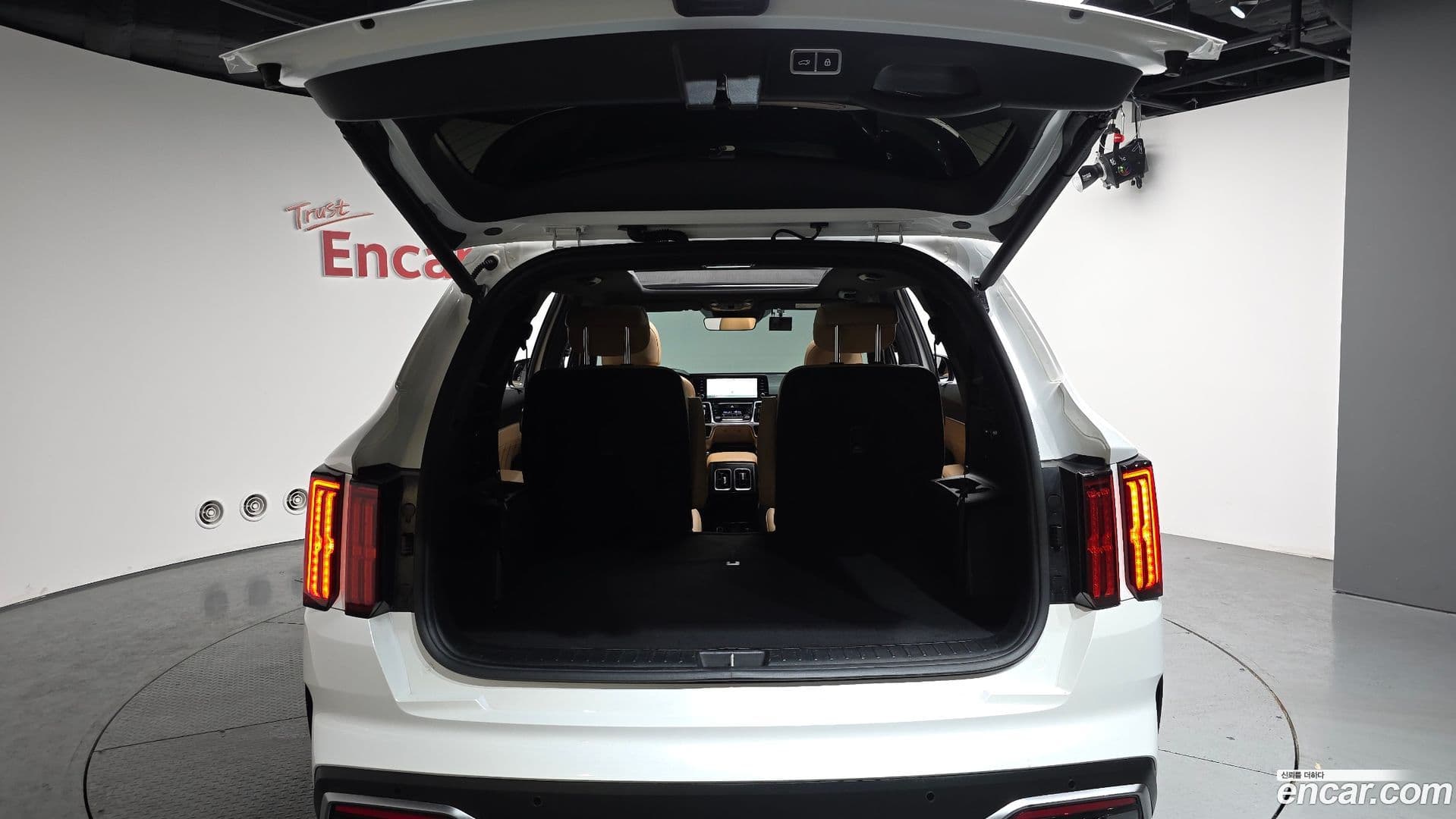 Main__Slider__Photo:Sorento Kia 2021.0-19