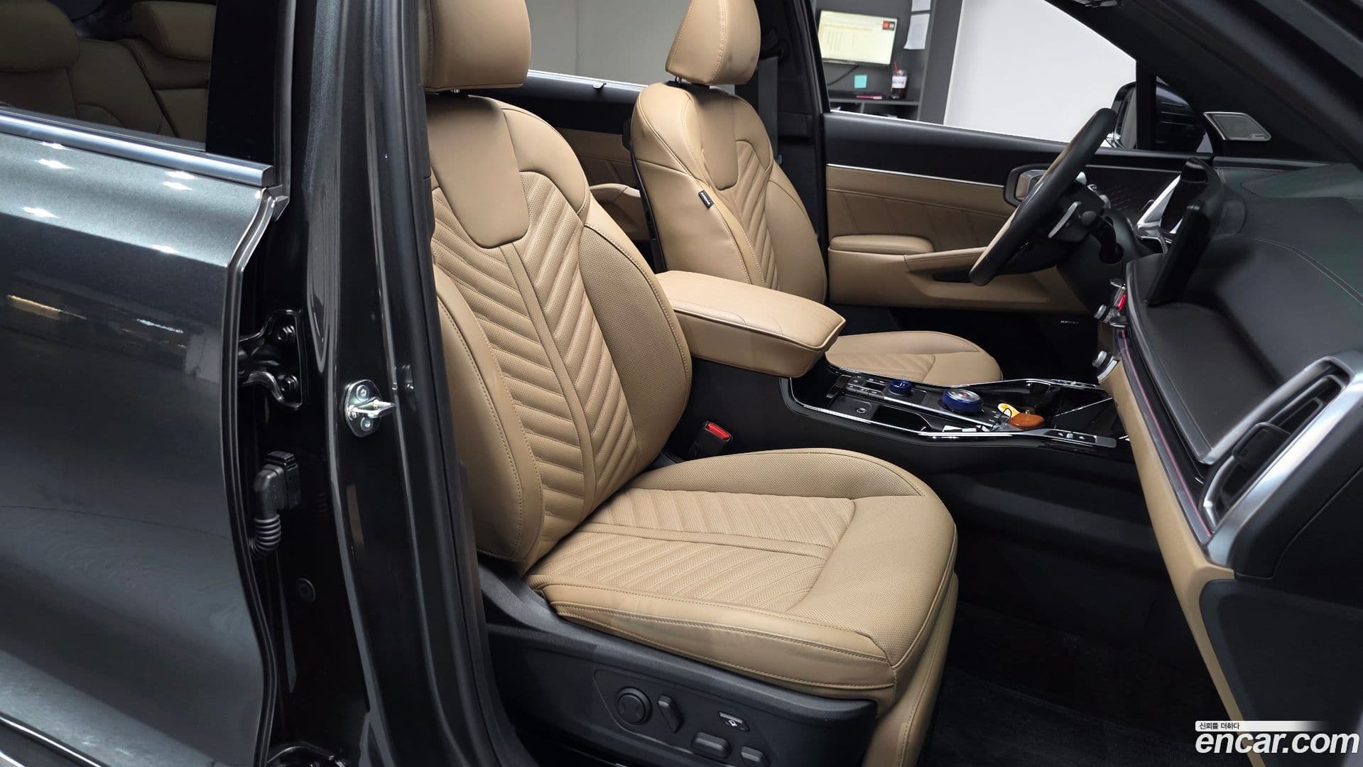 Main__Slider__Photo:Sorento Kia 2025.5-9