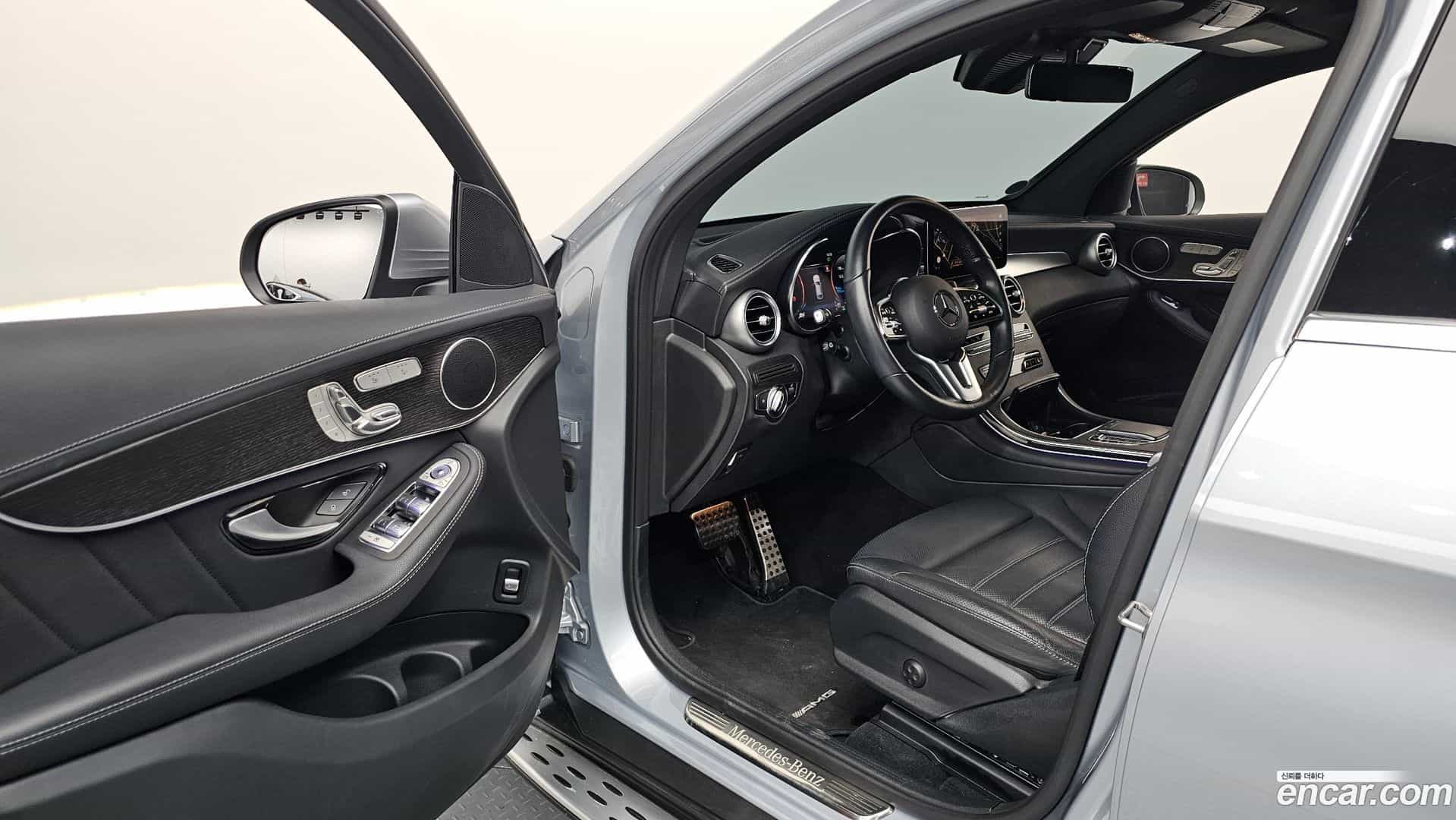 GLC-Class Mercedes-Benz 2023.4-INNER-010