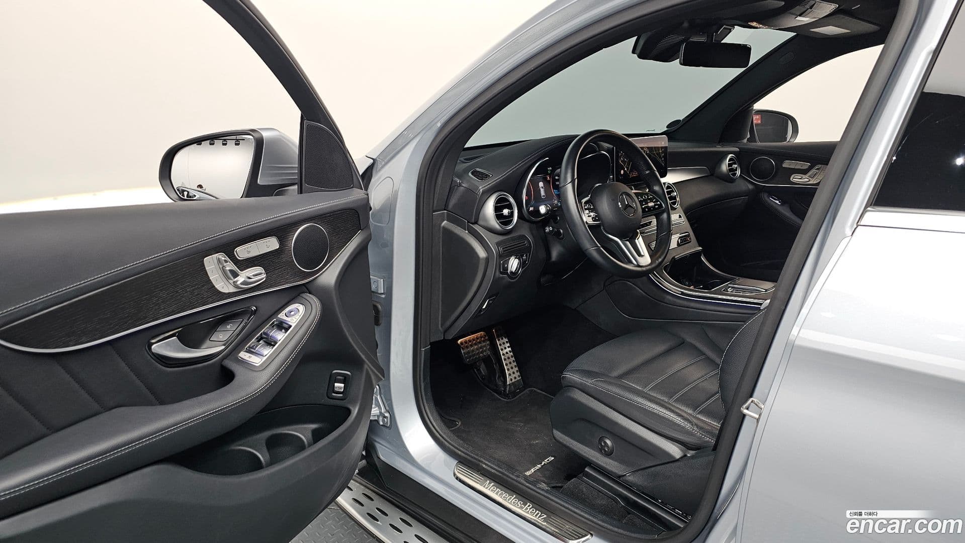 Main__Slider__Photo:GLC-Class Mercedes-Benz 2023.4-9