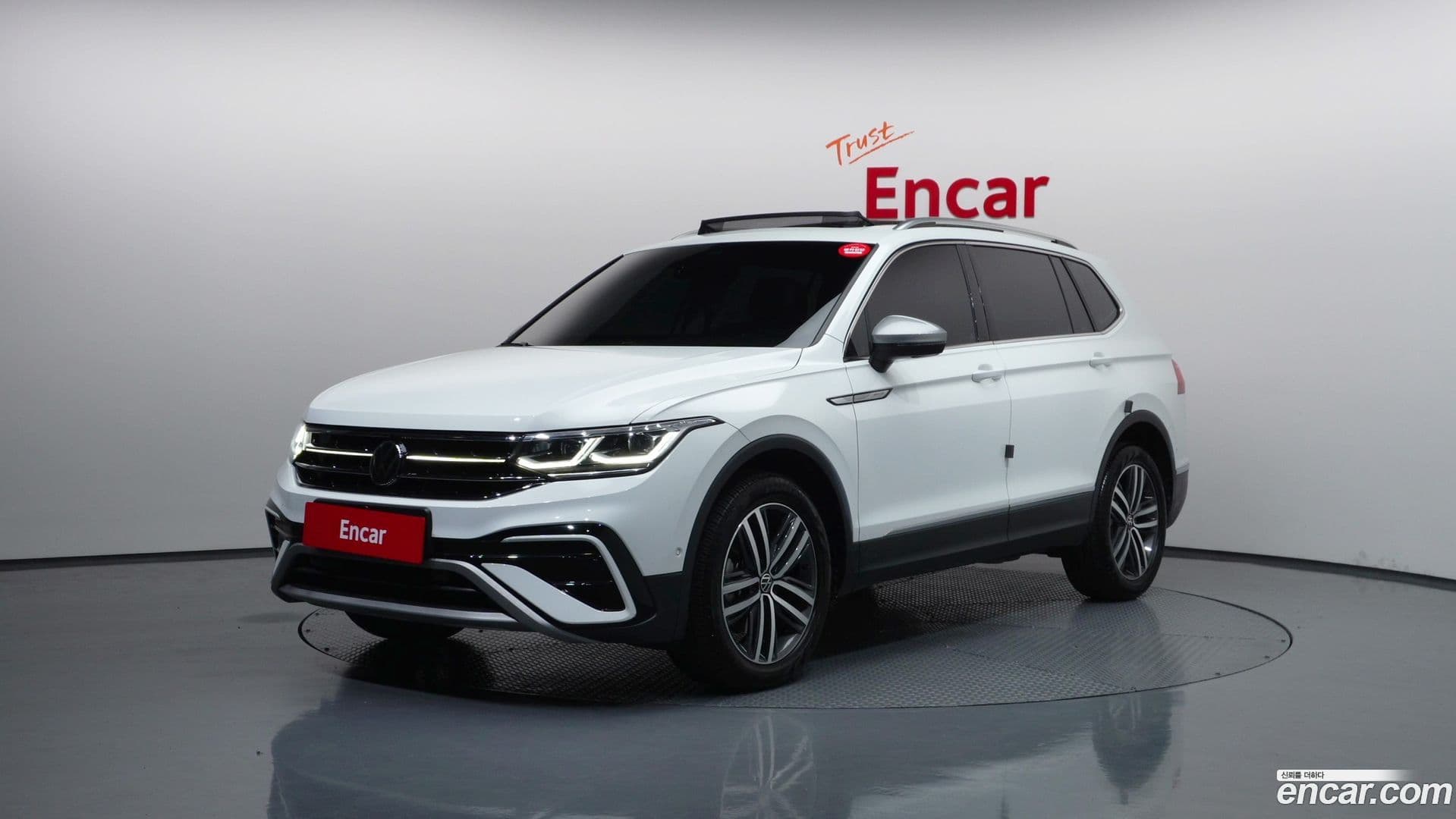 Main__Slider__Photo:Tiguan Volkswagen 2024.6-0