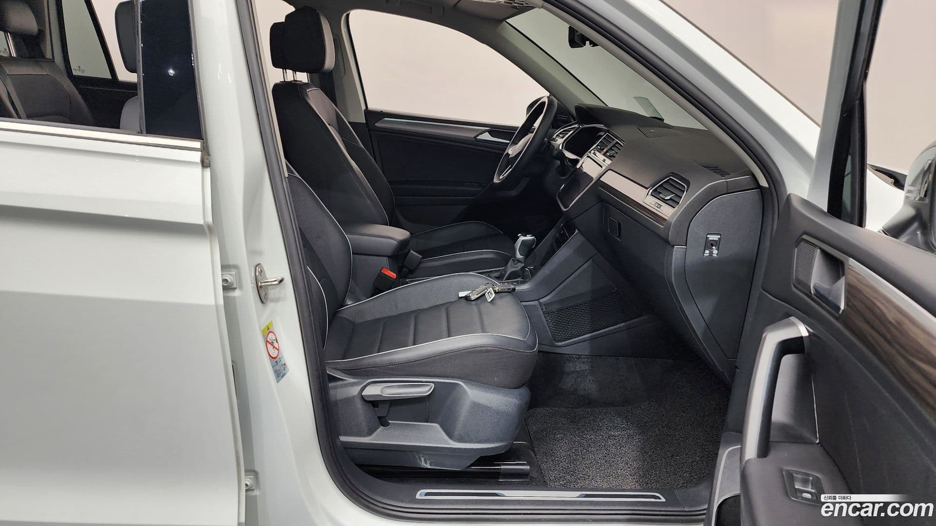 Main__Slider__Photo:Tiguan Volkswagen 2024.6-10