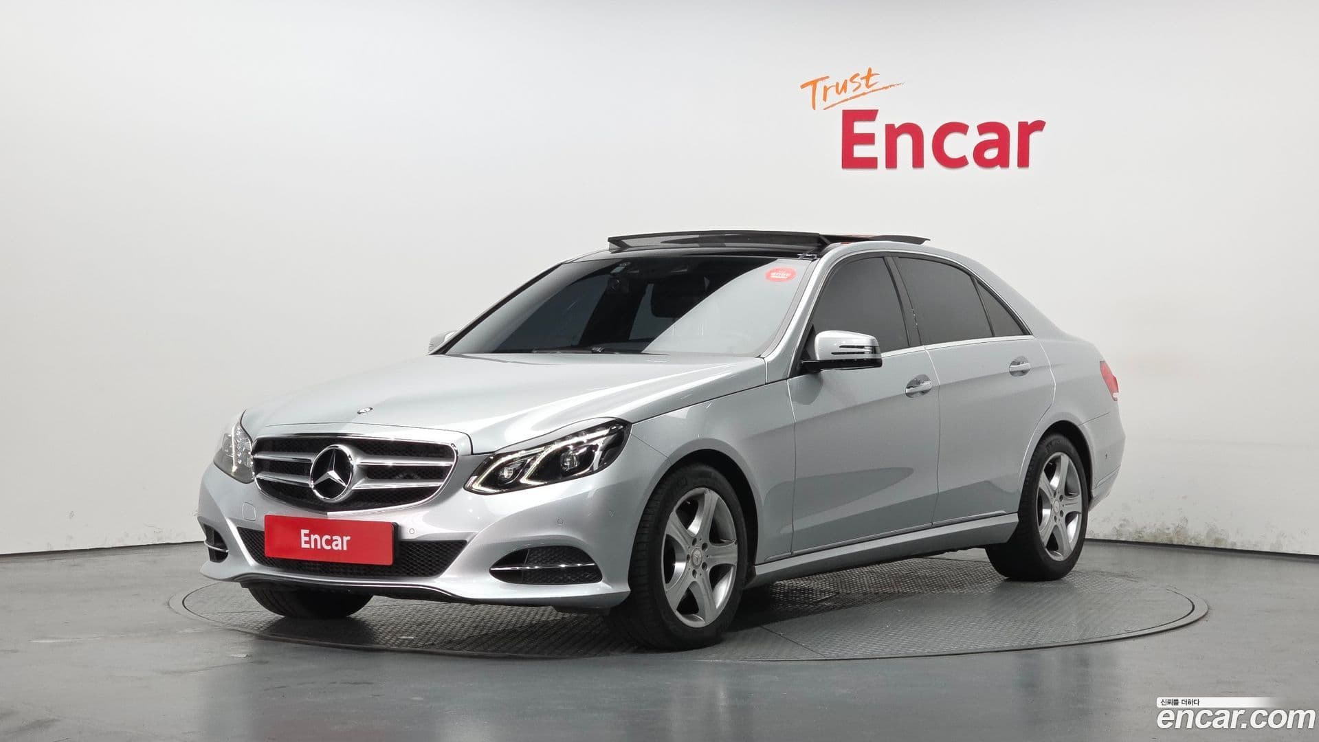 Main__Slider__Photo:E-Class Mercedes-Benz 2013.11-0