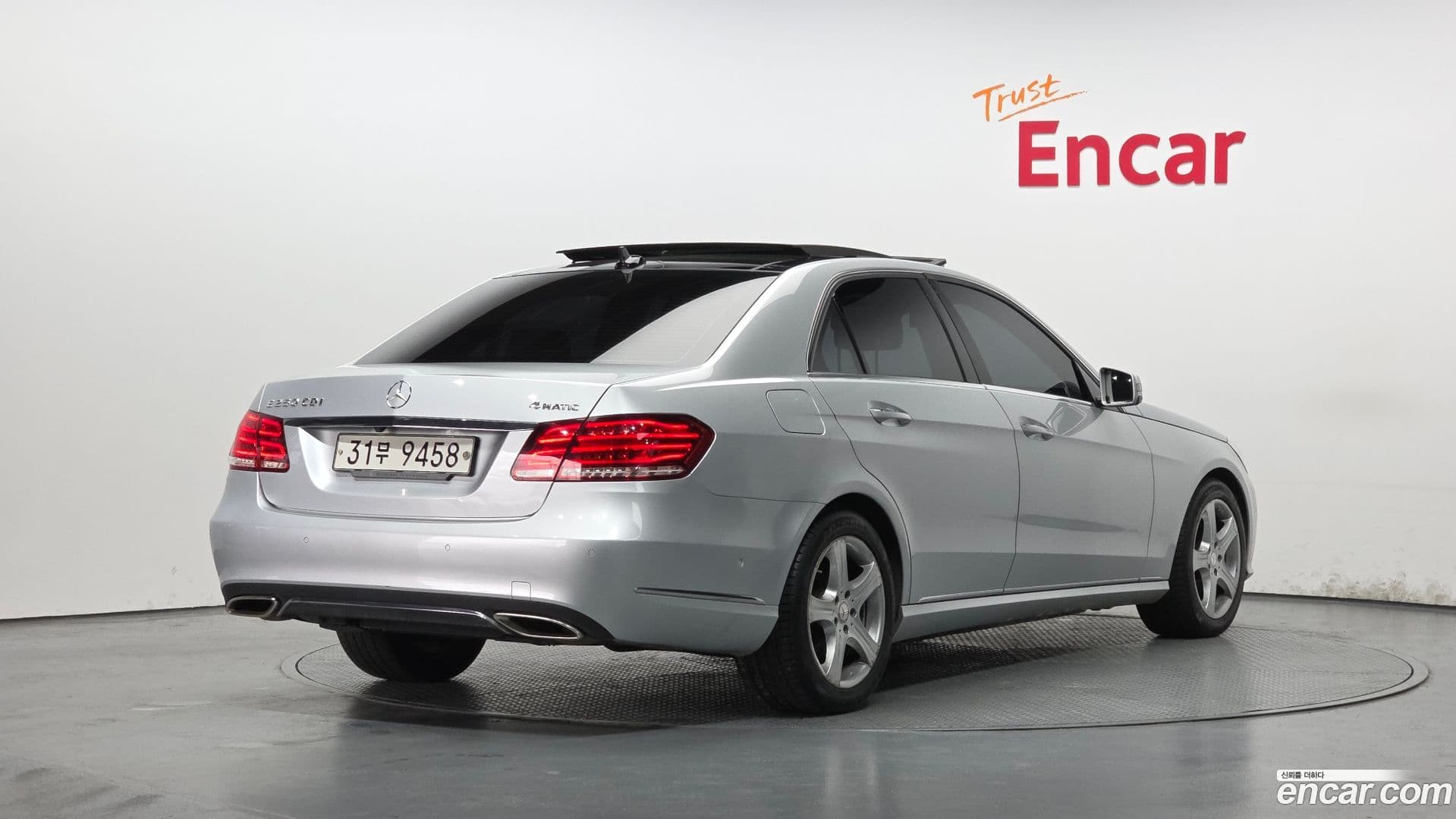 Main__Slider__Photo:E-Class Mercedes-Benz 2013.11-1