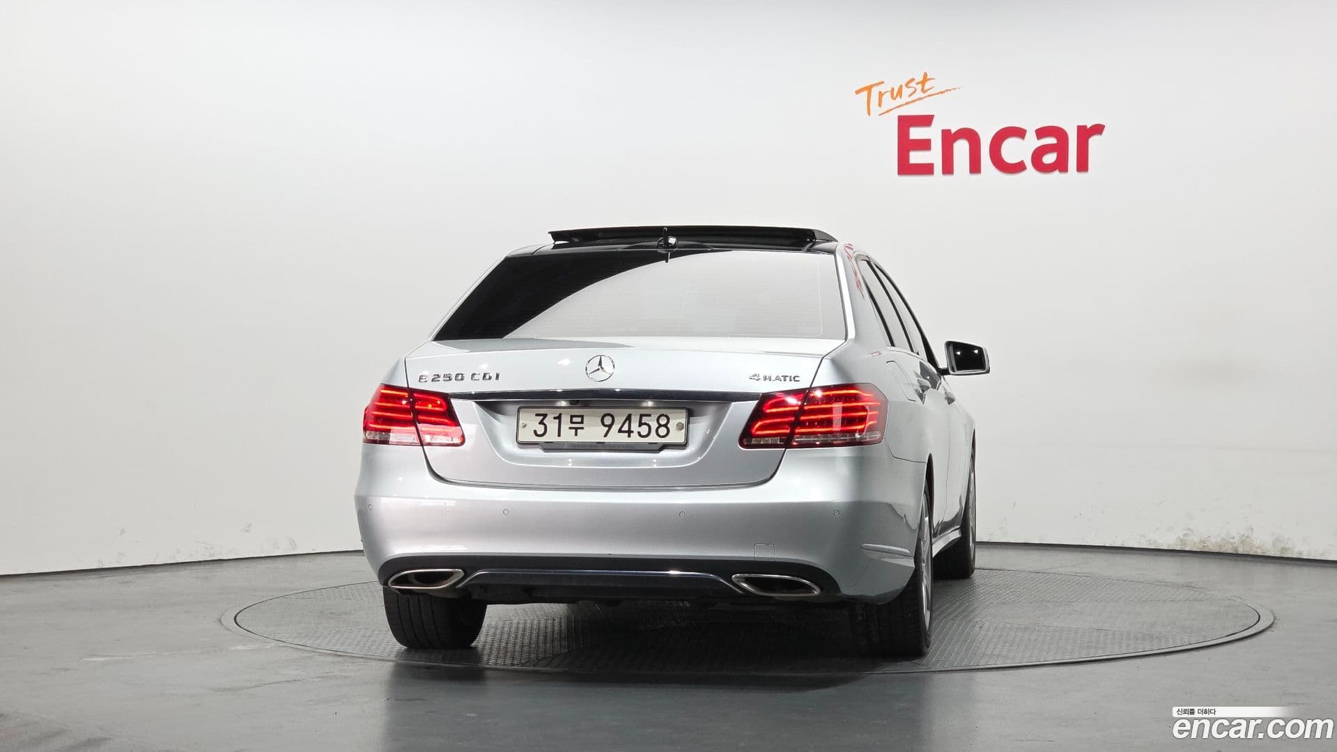 Main__Slider__Photo:E-Class Mercedes-Benz 2013.11-3