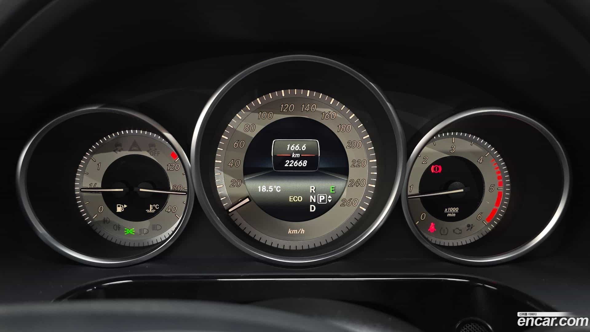 E-Class Mercedes-Benz 2013.11-INNER-008