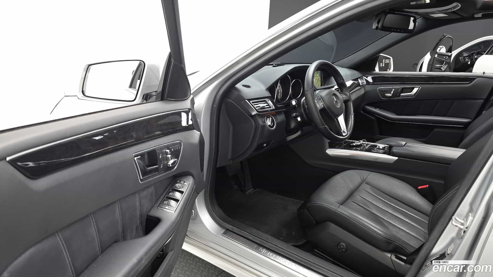 E-Class Mercedes-Benz 2013.11-OPTION-015