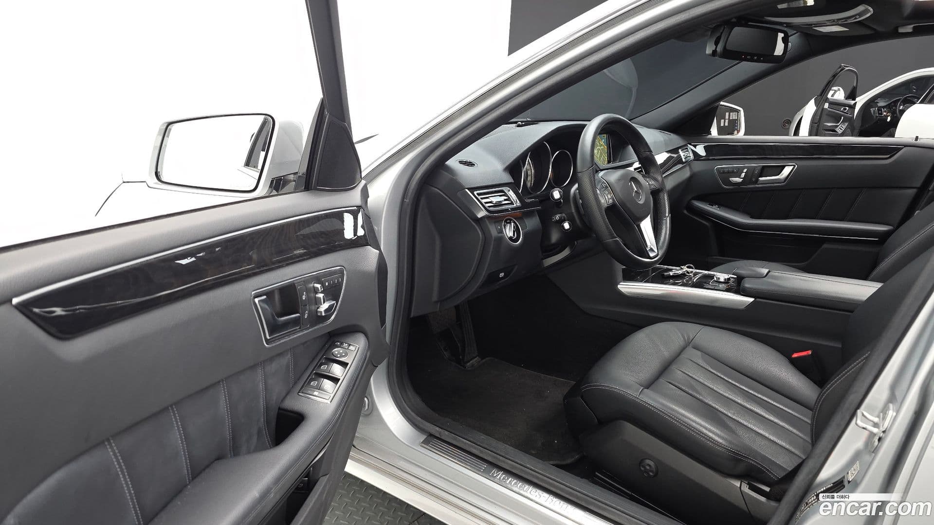 Main__Slider__Photo:E-Class Mercedes-Benz 2013.11-10