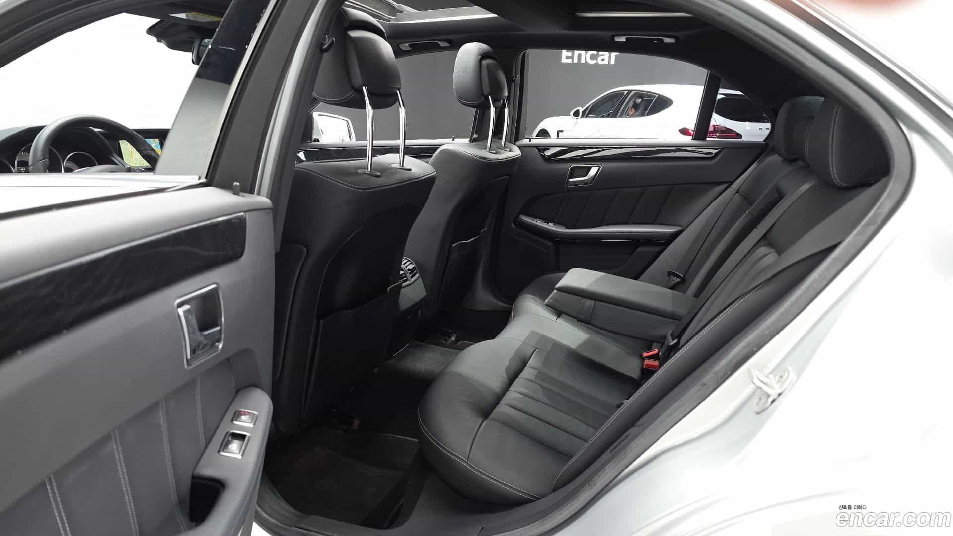 E-Class Mercedes-Benz 2013.11-OPTION-016