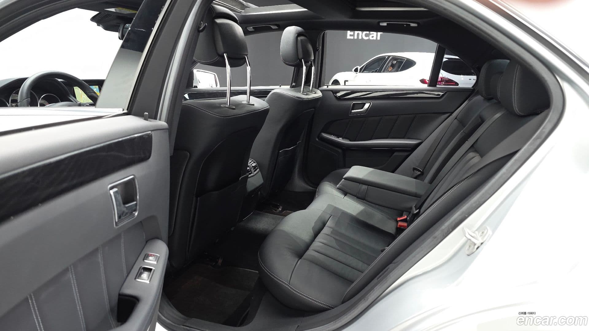 Main__Slider__Photo:E-Class Mercedes-Benz 2013.11-11