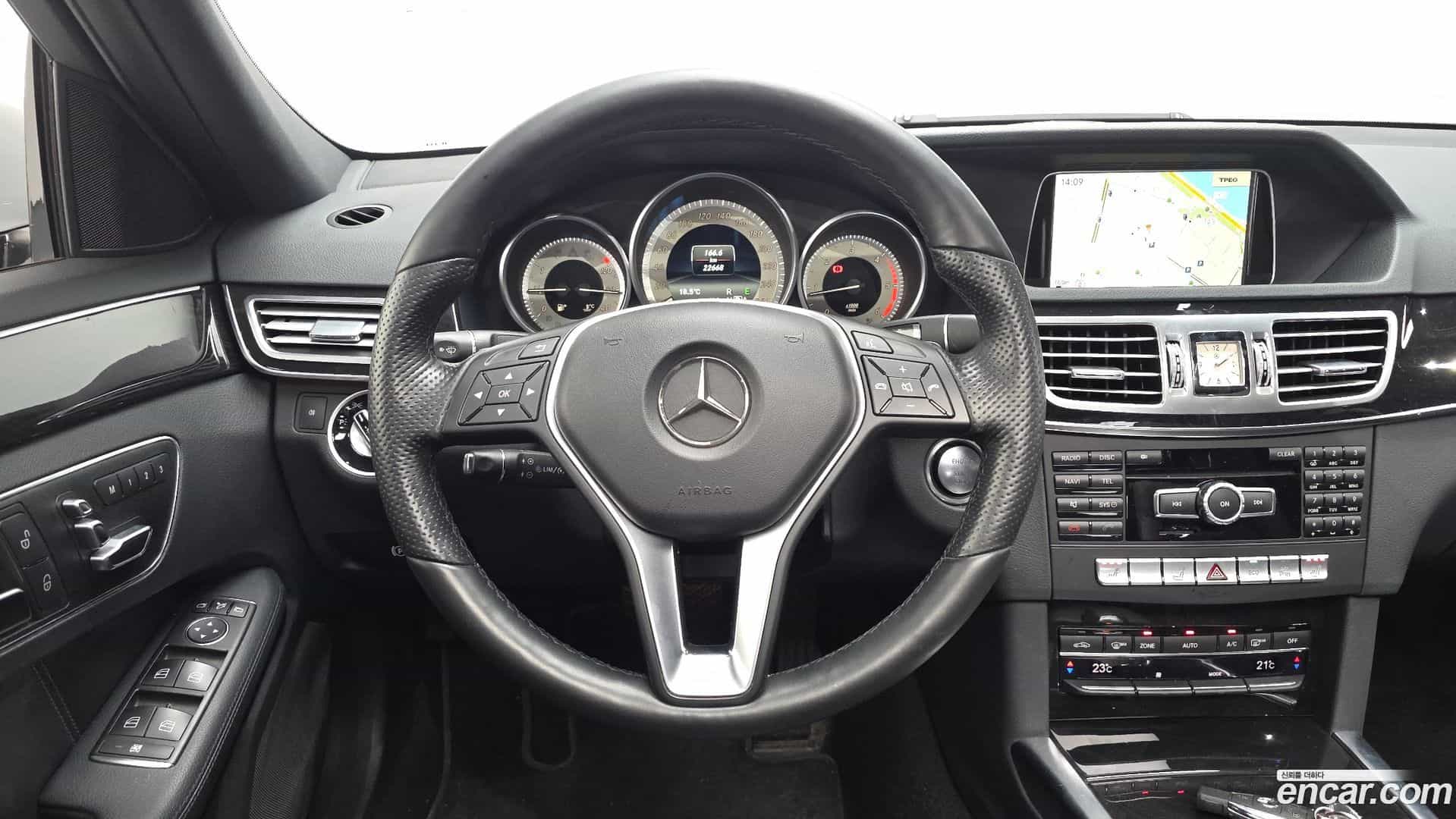 E-Class Mercedes-Benz 2013.11-OPTION-017