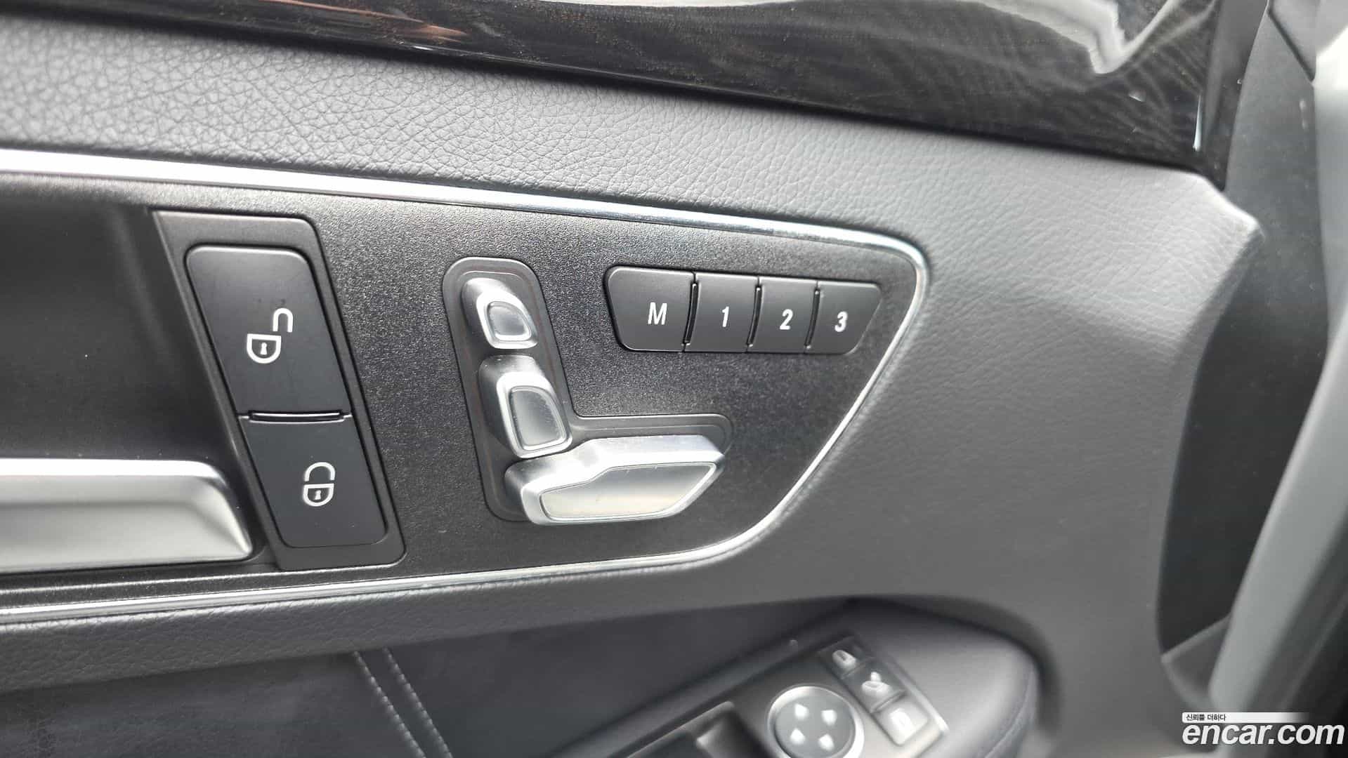 E-Class Mercedes-Benz 2013.11-OPTION-021