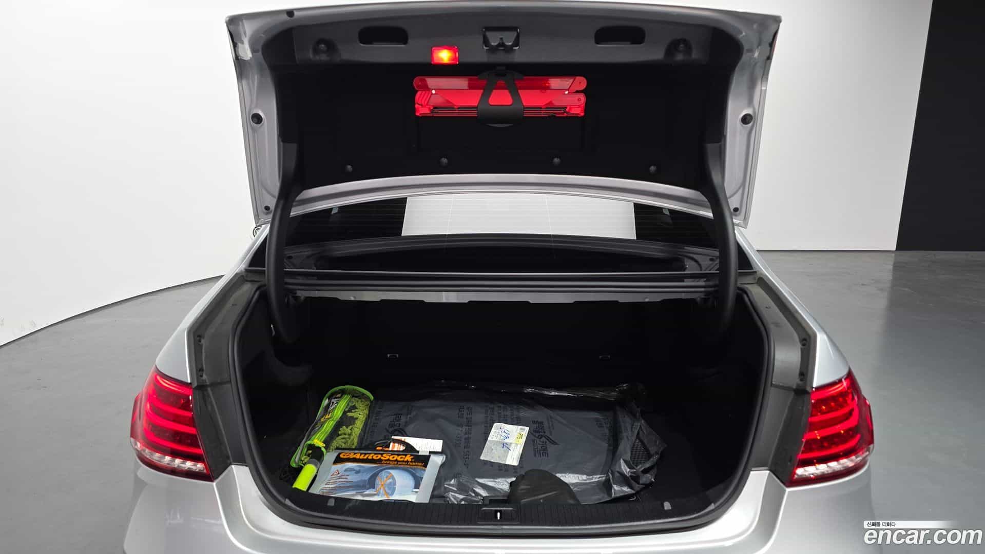 E-Class Mercedes-Benz 2013.11-OPTION-024