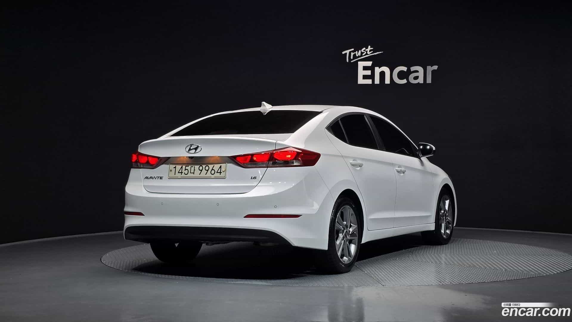 AVANTE Hyundai 2017.10-OUTER-002