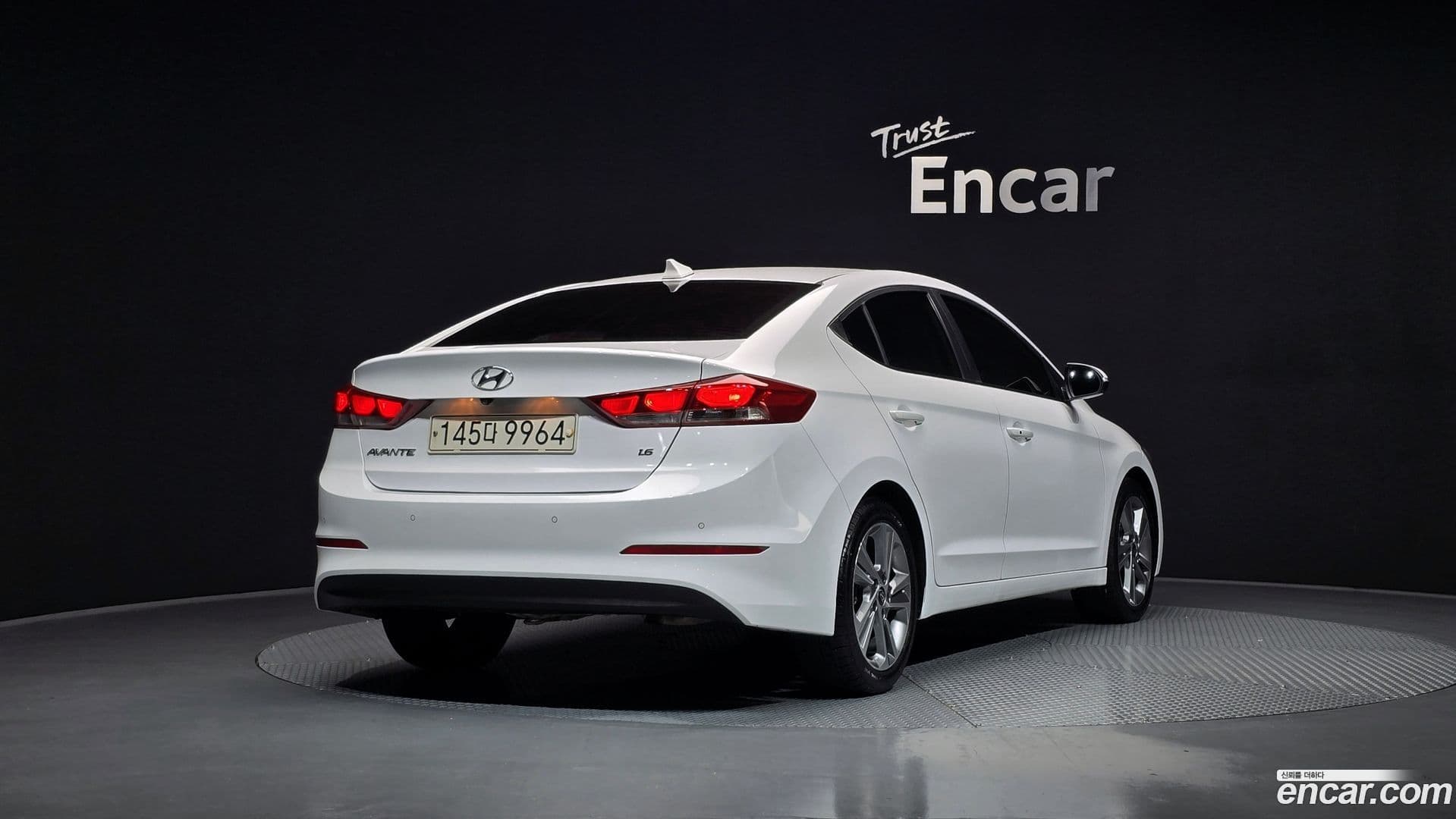 Main__Slider__Photo:AVANTE Hyundai 2017.10-1