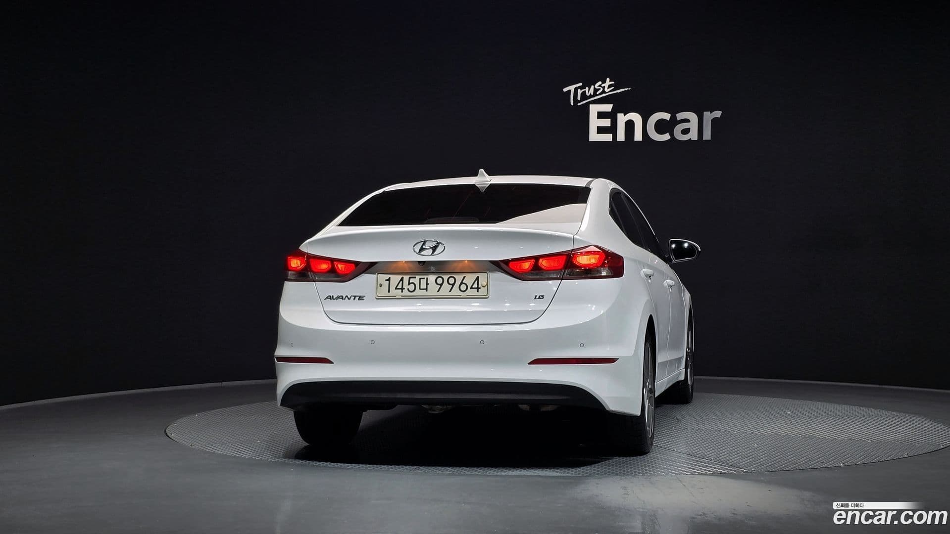 Main__Slider__Photo:AVANTE Hyundai 2017.10-3