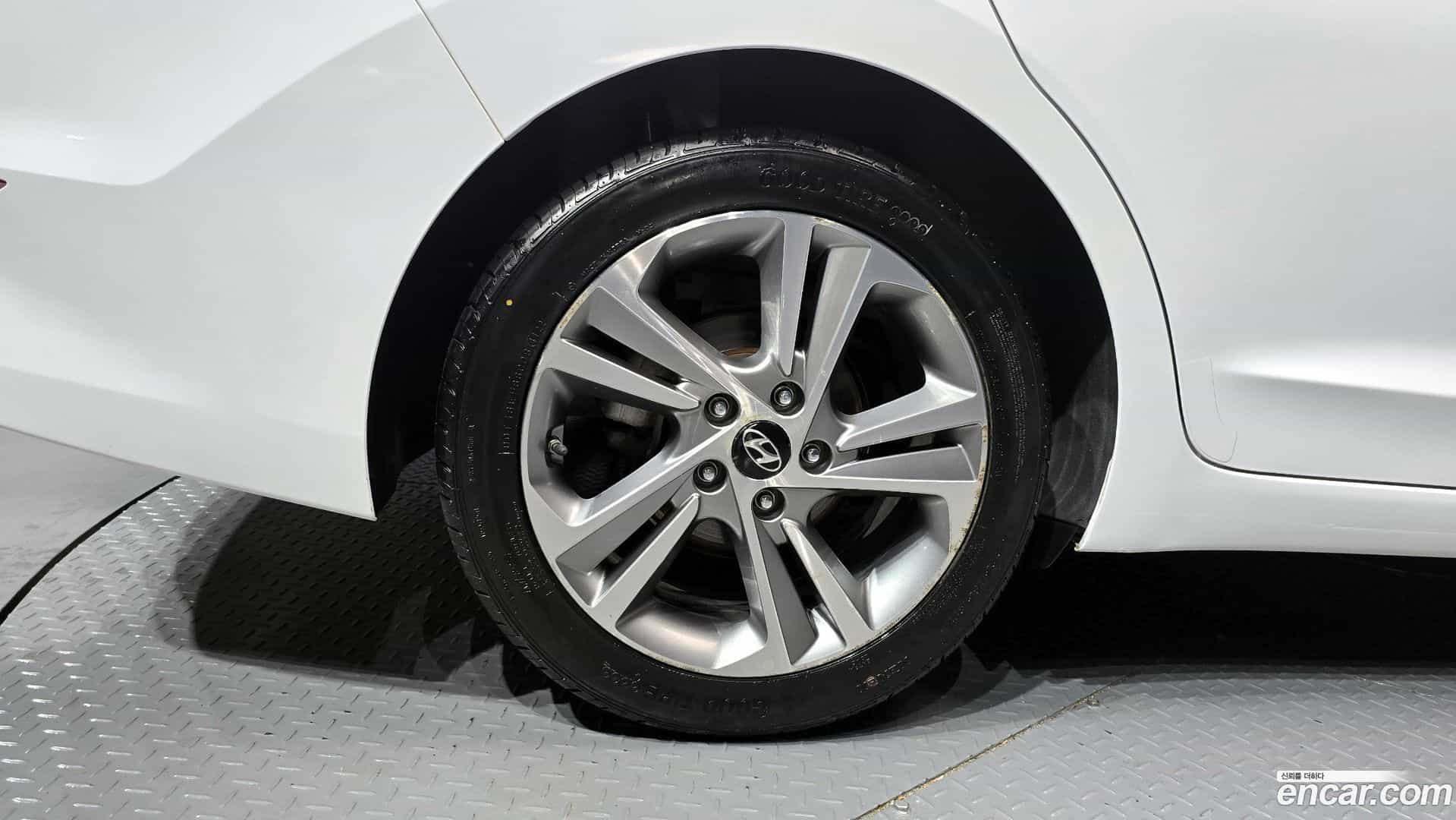 AVANTE Hyundai 2017.10-OUTER-005