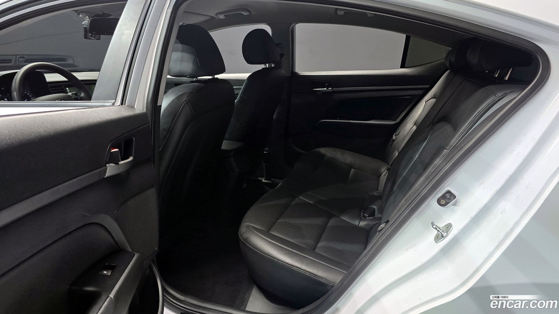 Main__Slider__Photo:AVANTE Hyundai 2017.10-11