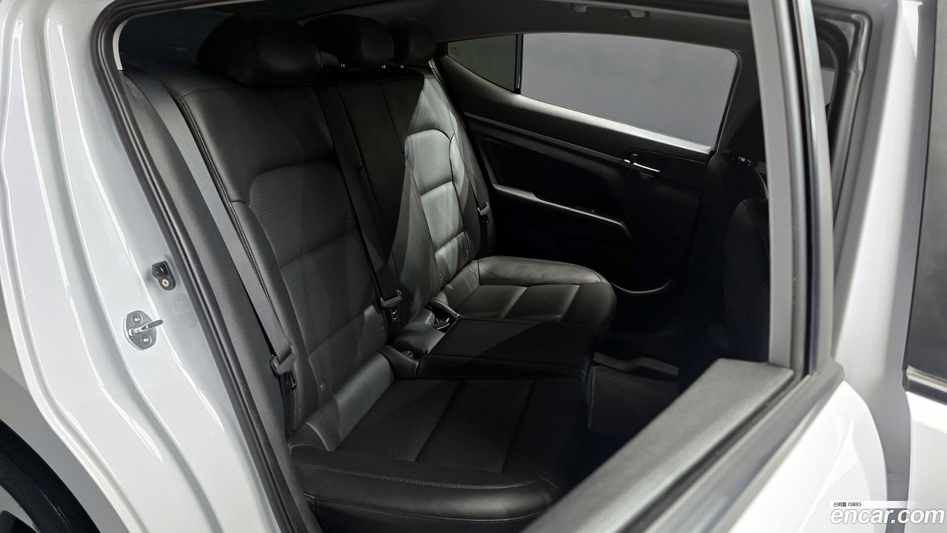 Main__Slider__Photo:AVANTE Hyundai 2017.10-13