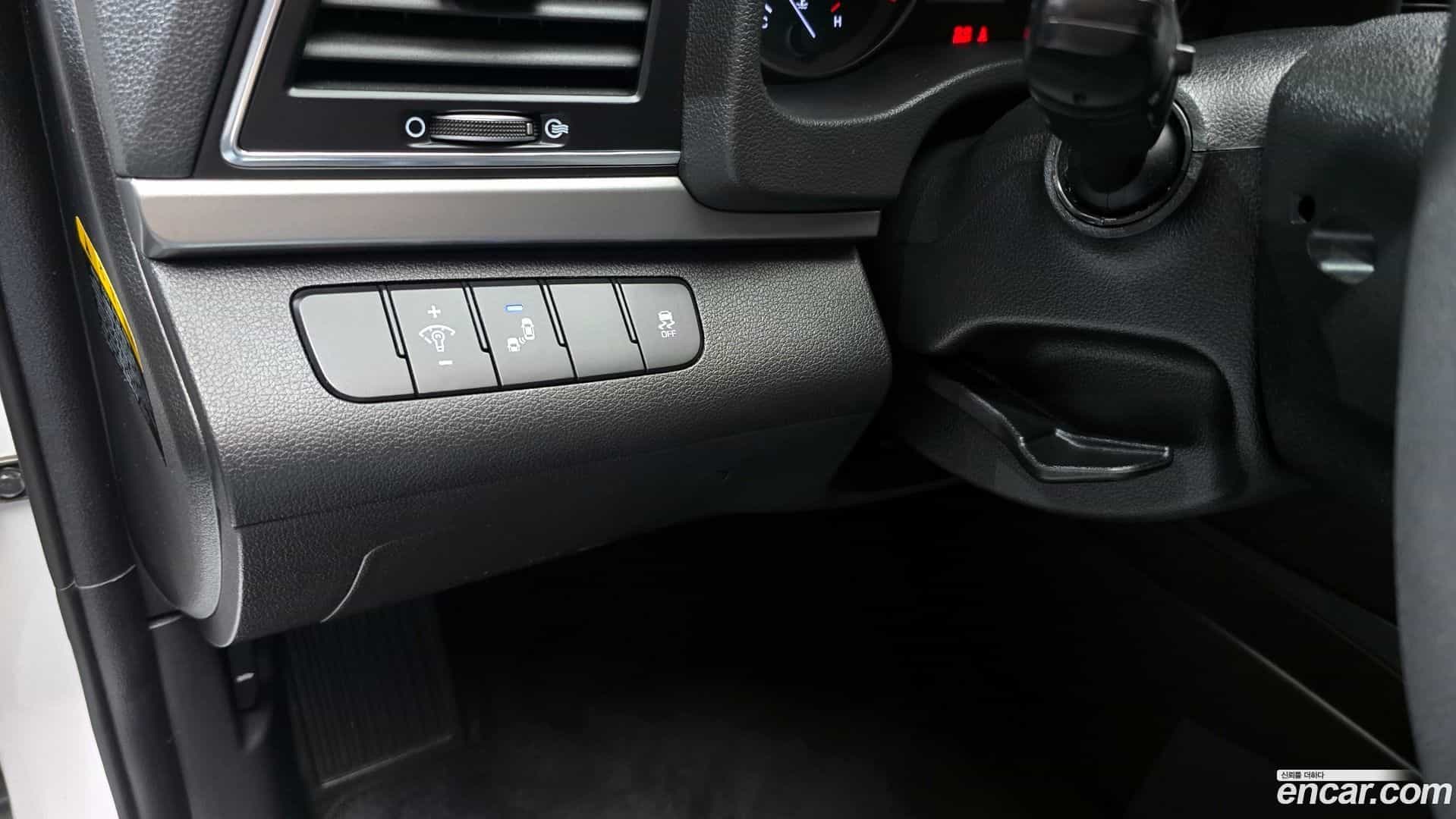 AVANTE Hyundai 2017.10-OPTION-019