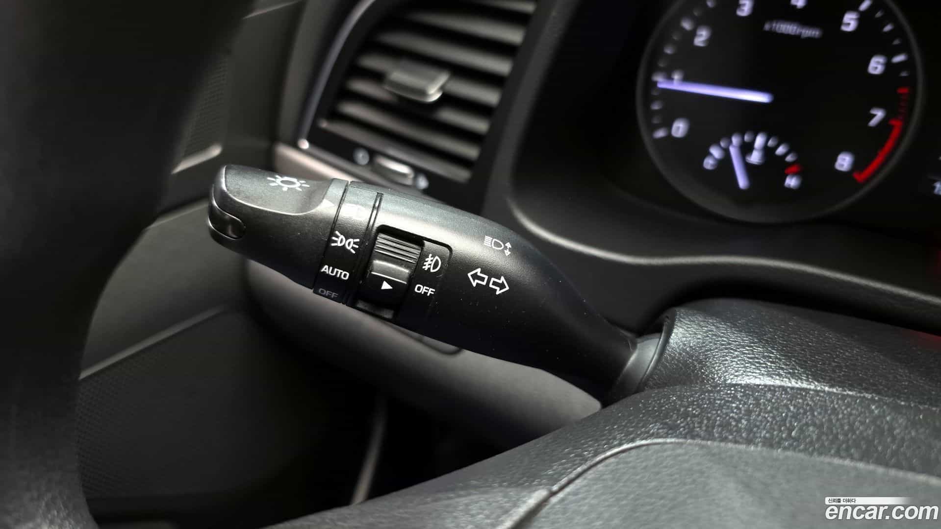 AVANTE Hyundai 2017.10-OPTION-024