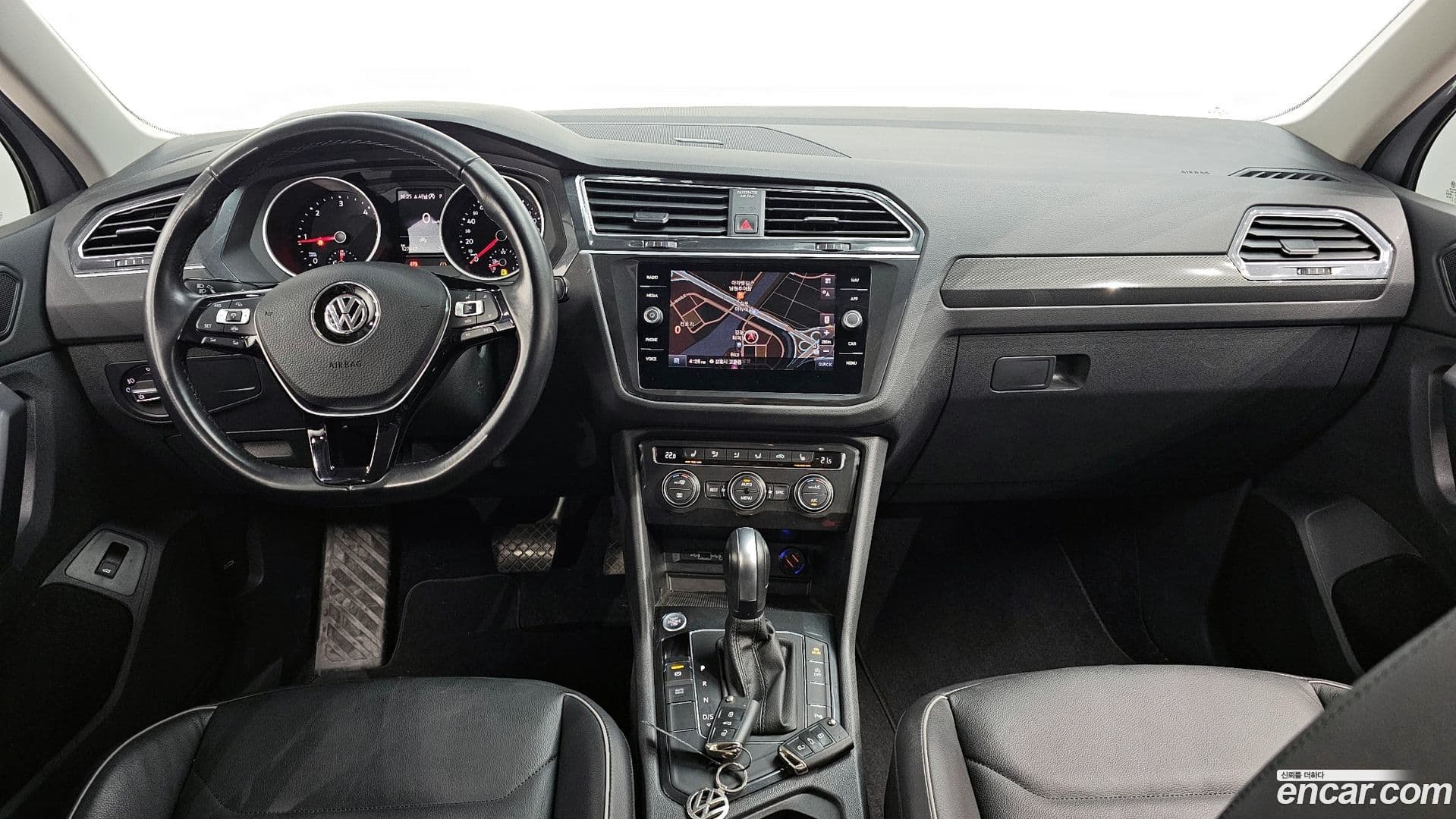 Main__Slider__Photo:Tiguan Volkswagen 2020.5-6