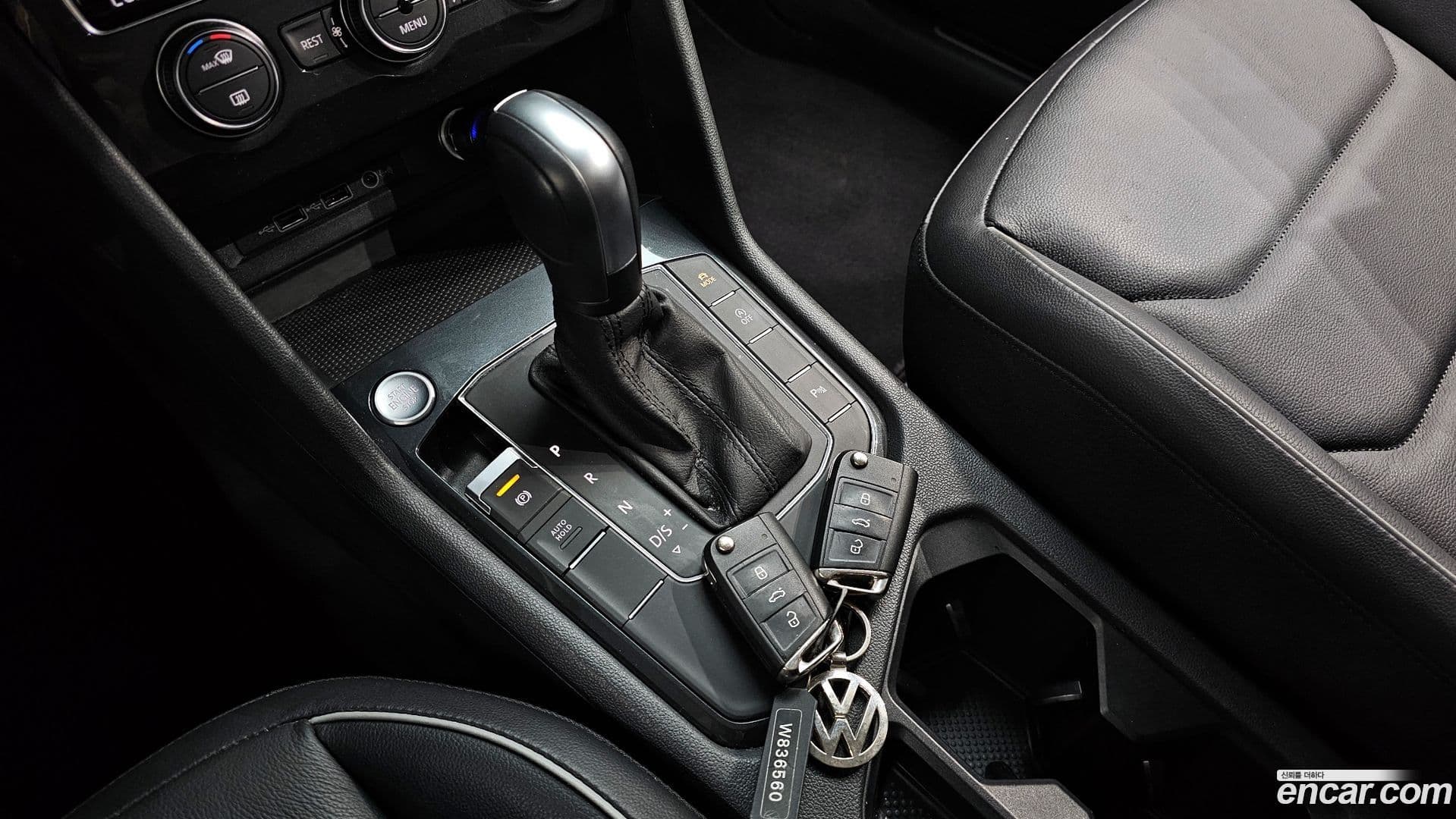 Main__Slider__Photo:Tiguan Volkswagen 2020.5-8