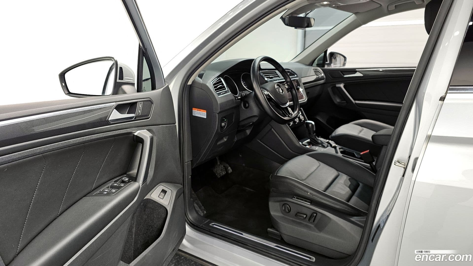 Main__Slider__Photo:Tiguan Volkswagen 2020.5-11