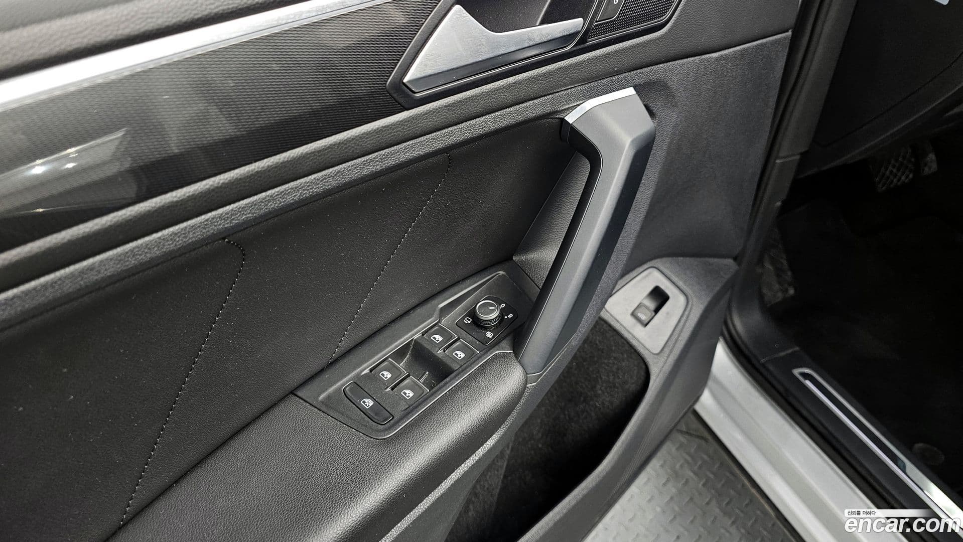 Main__Slider__Photo:Tiguan Volkswagen 2020.5-12