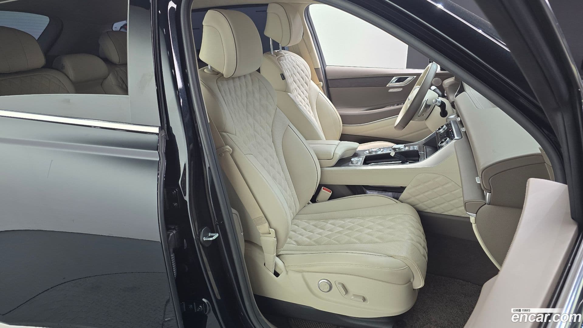 Main__Slider__Photo:GV80 Genesis 2023.5-11