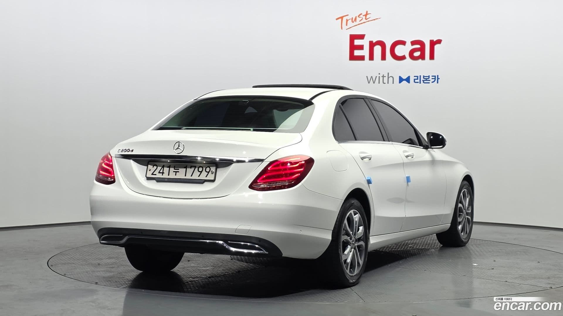 Main__Slider__Photo:C-Class Mercedes-Benz 2018.1-1