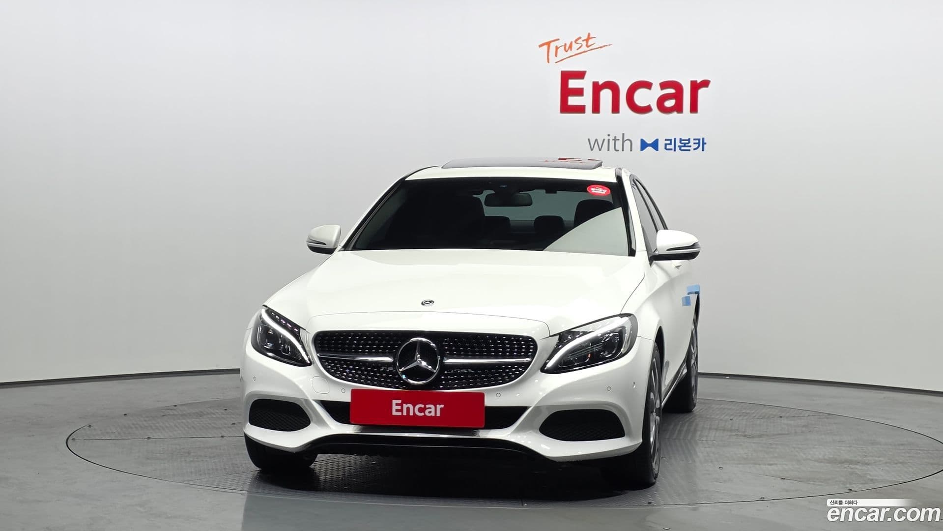 Main__Slider__Photo:C-Class Mercedes-Benz 2018.1-2