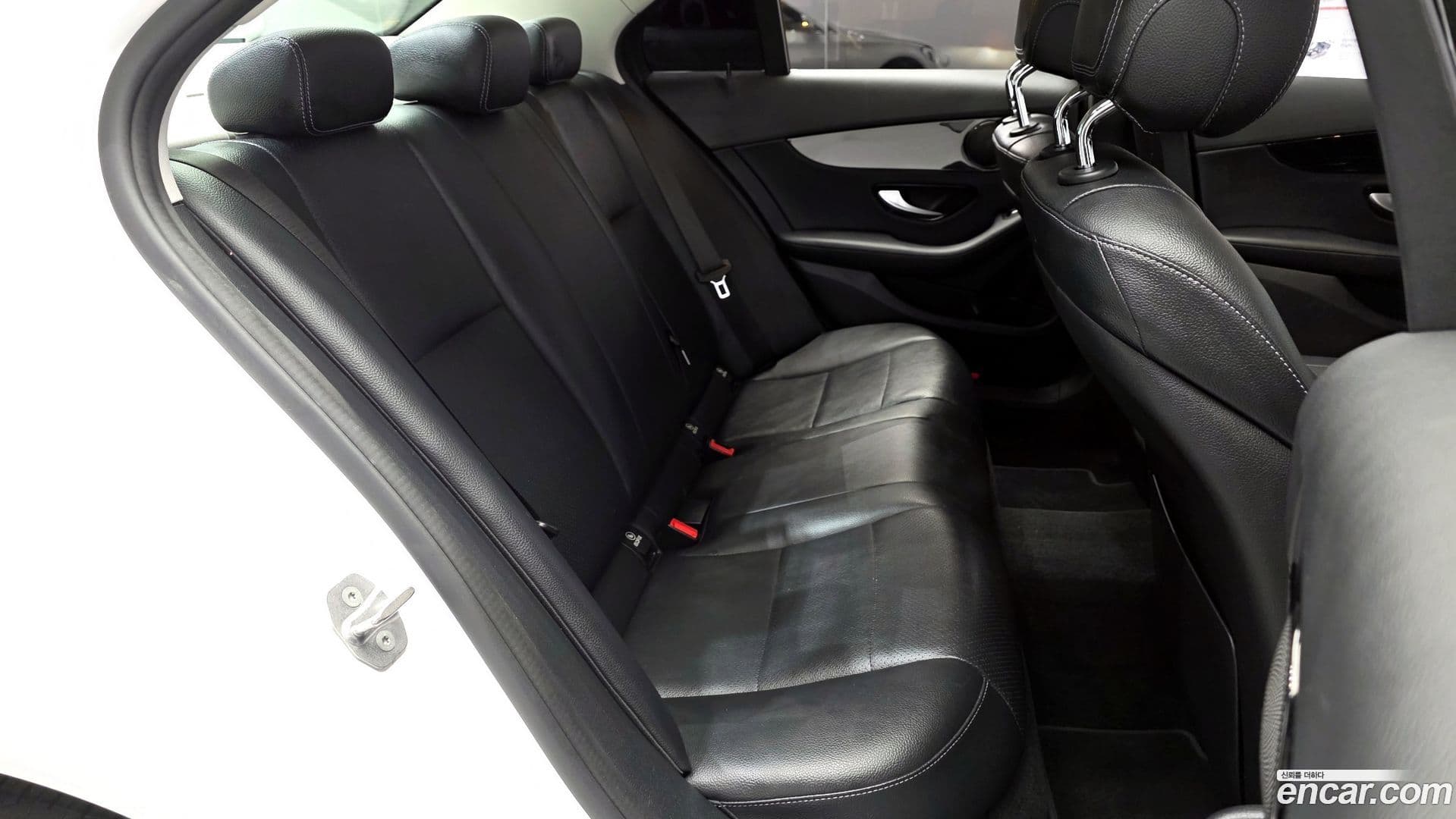 Main__Slider__Photo:C-Class Mercedes-Benz 2018.1-11