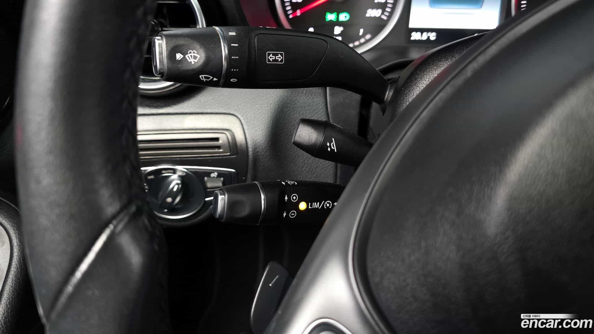 C-Class Mercedes-Benz 2018.1-OPTION-021