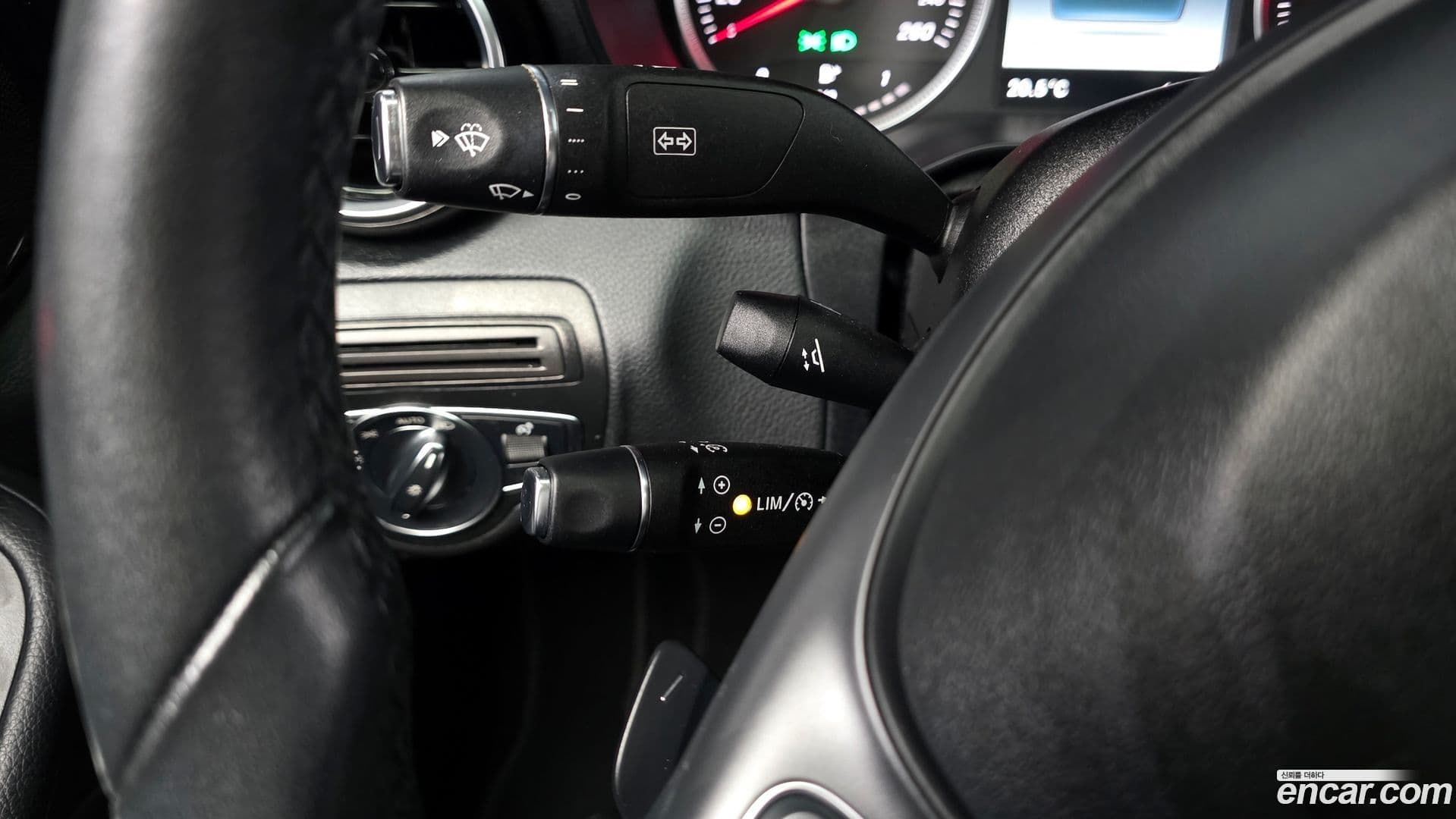 Main__Slider__Photo:C-Class Mercedes-Benz 2018.1-16